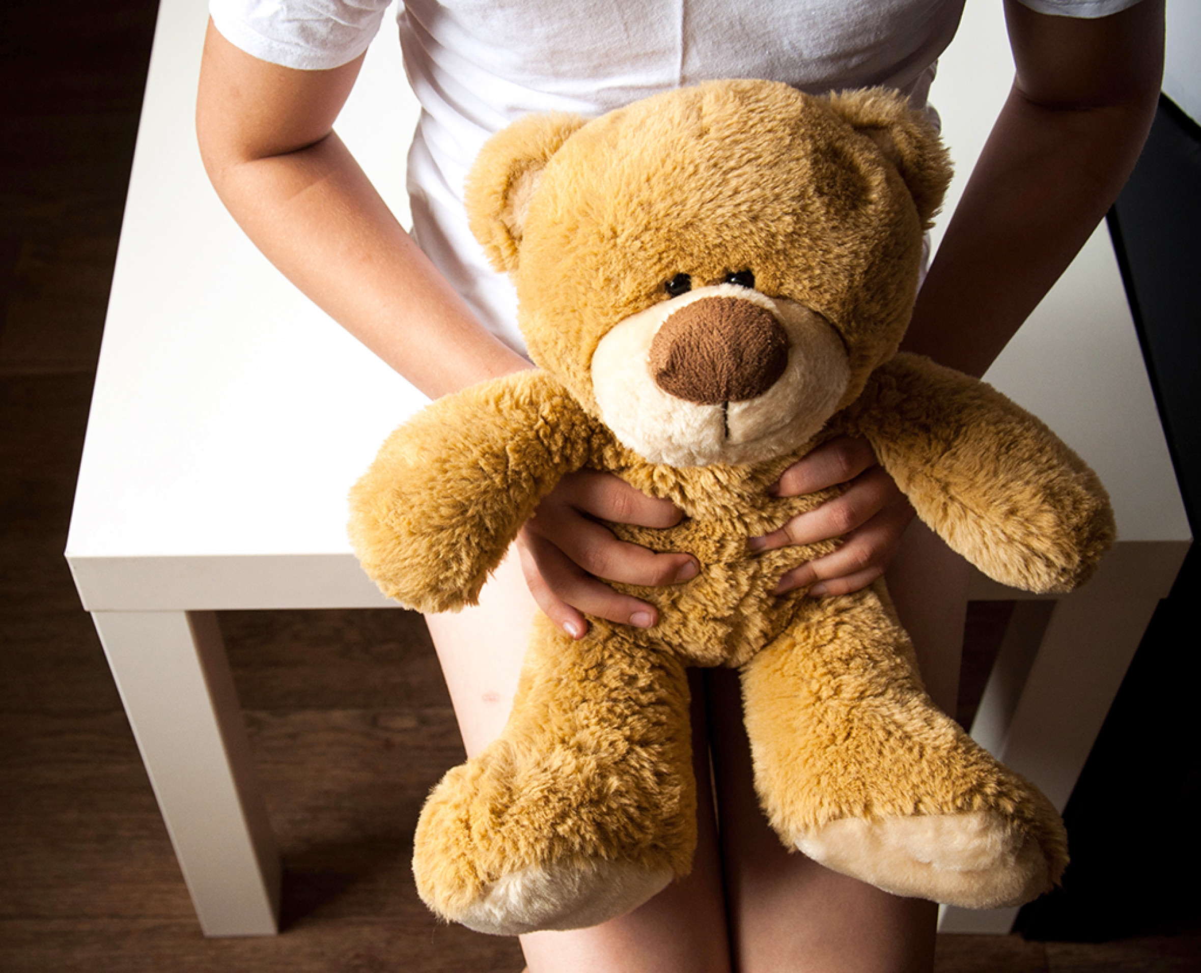 Crime muitas vezes ocorre em silêncio e, por isso, exige atenção aos sinais
