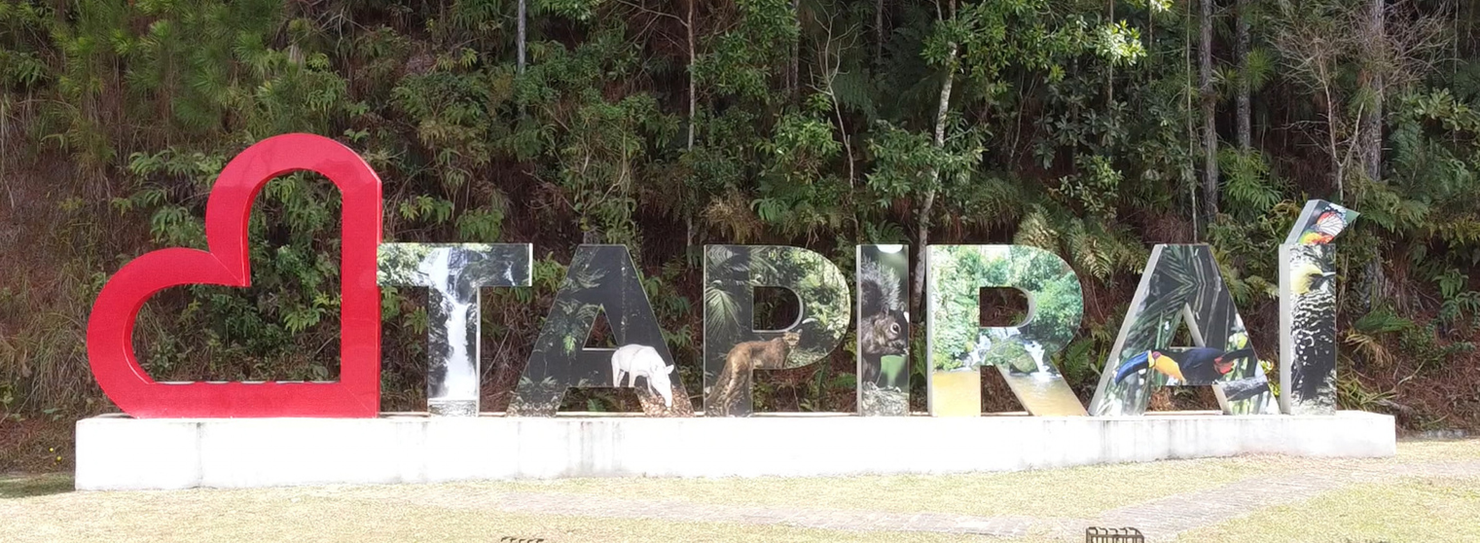 Mais de 80% da área territorial de Tapiraí está inserida em uma Área de Proteção Ambiental, sendo reconhecida como parte da Reserva da Biosfera da Mata Atlântica pela Unesco desde 1992
