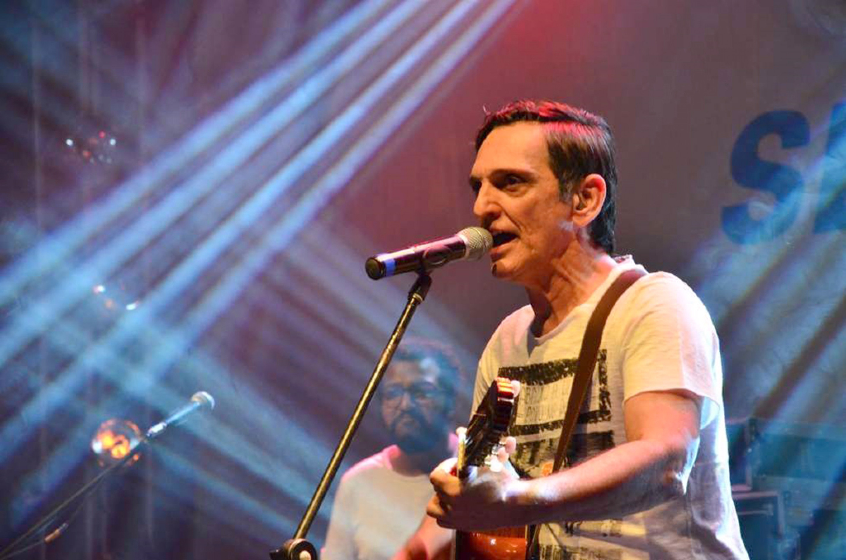 Cantor e compositor Paulo Miklos se apresentará ao lado da Orquestra Sinfônica Municipal de Botucatu
