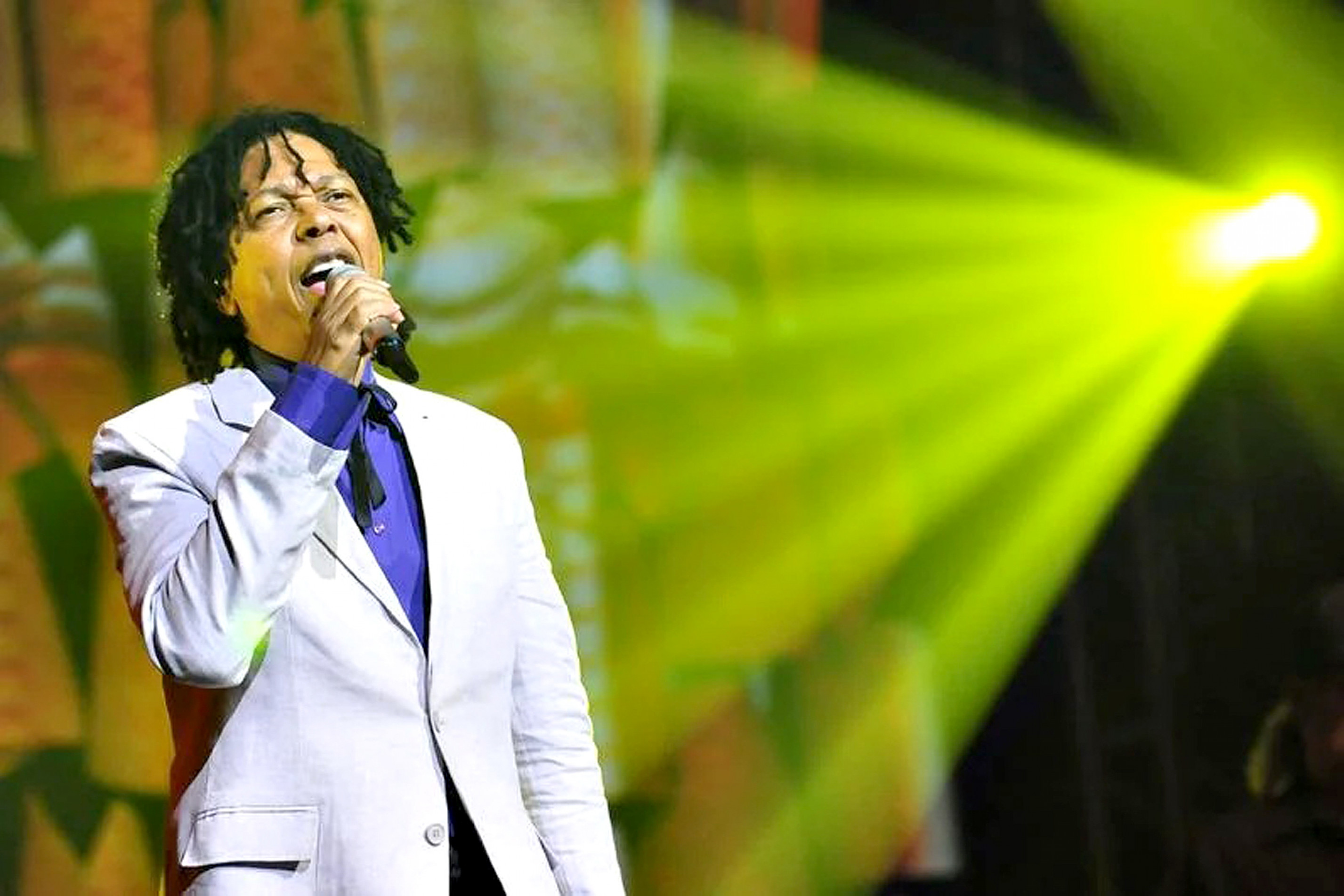 Cantor e compositor comemora os 50 anos de carreira