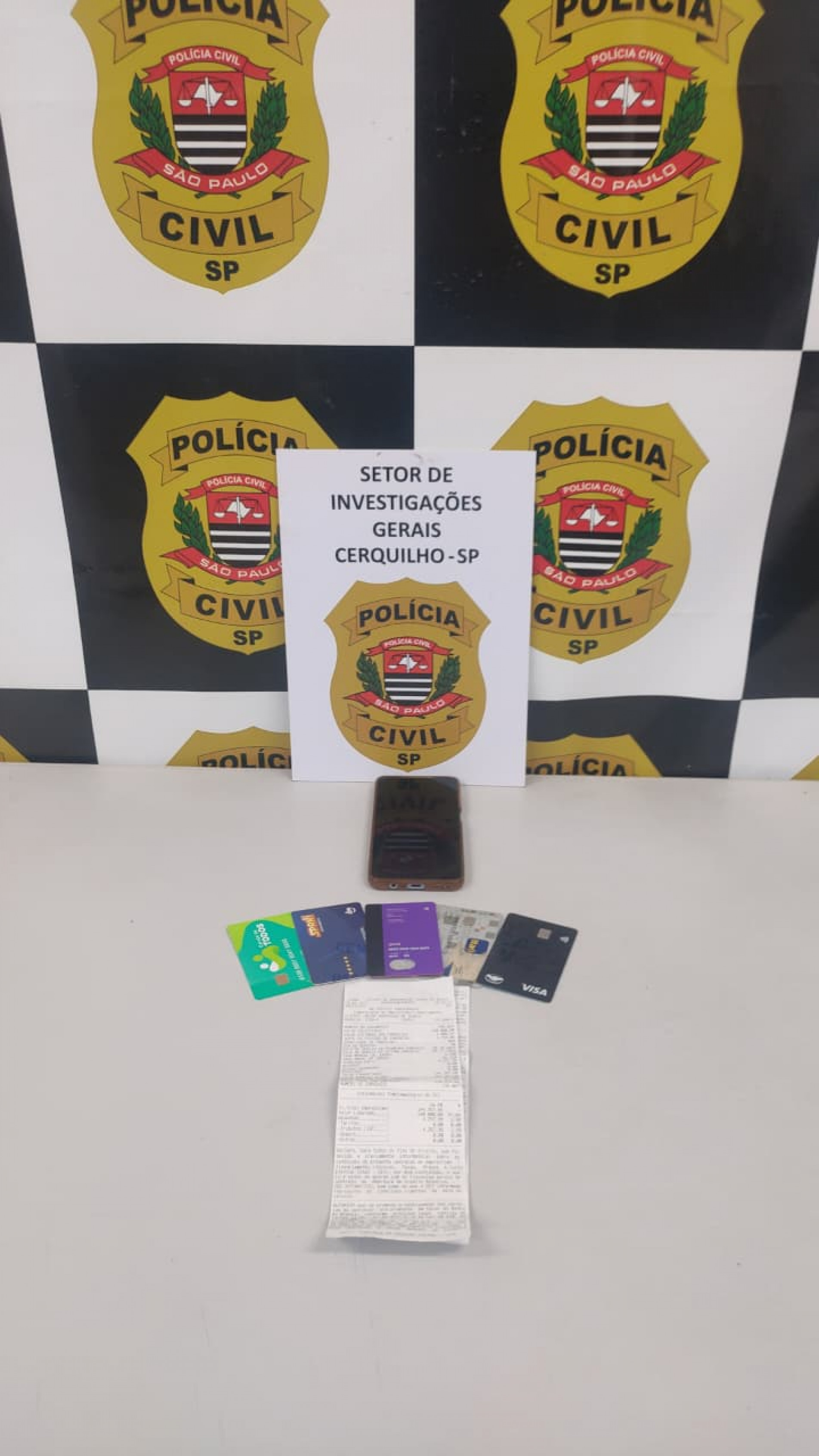 Ela foi autuada por tentativa de estelionato e teve fiança determinada em R$ 50 mil