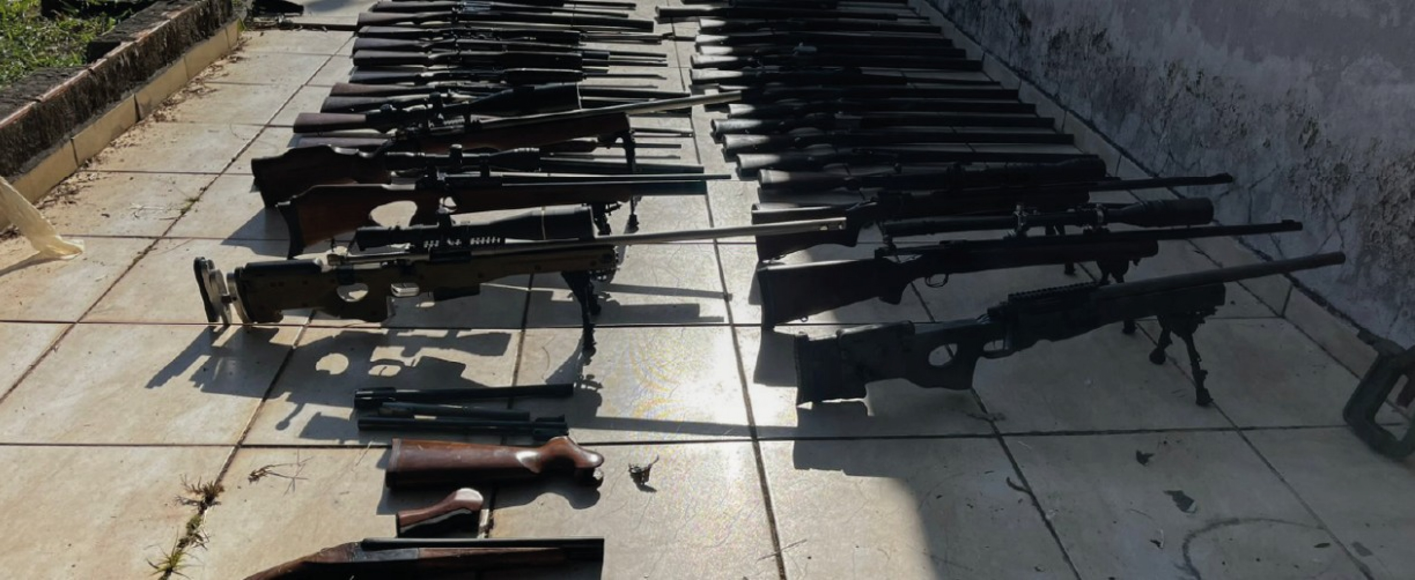 O armamento foi encontrado em um sítio em São Roque