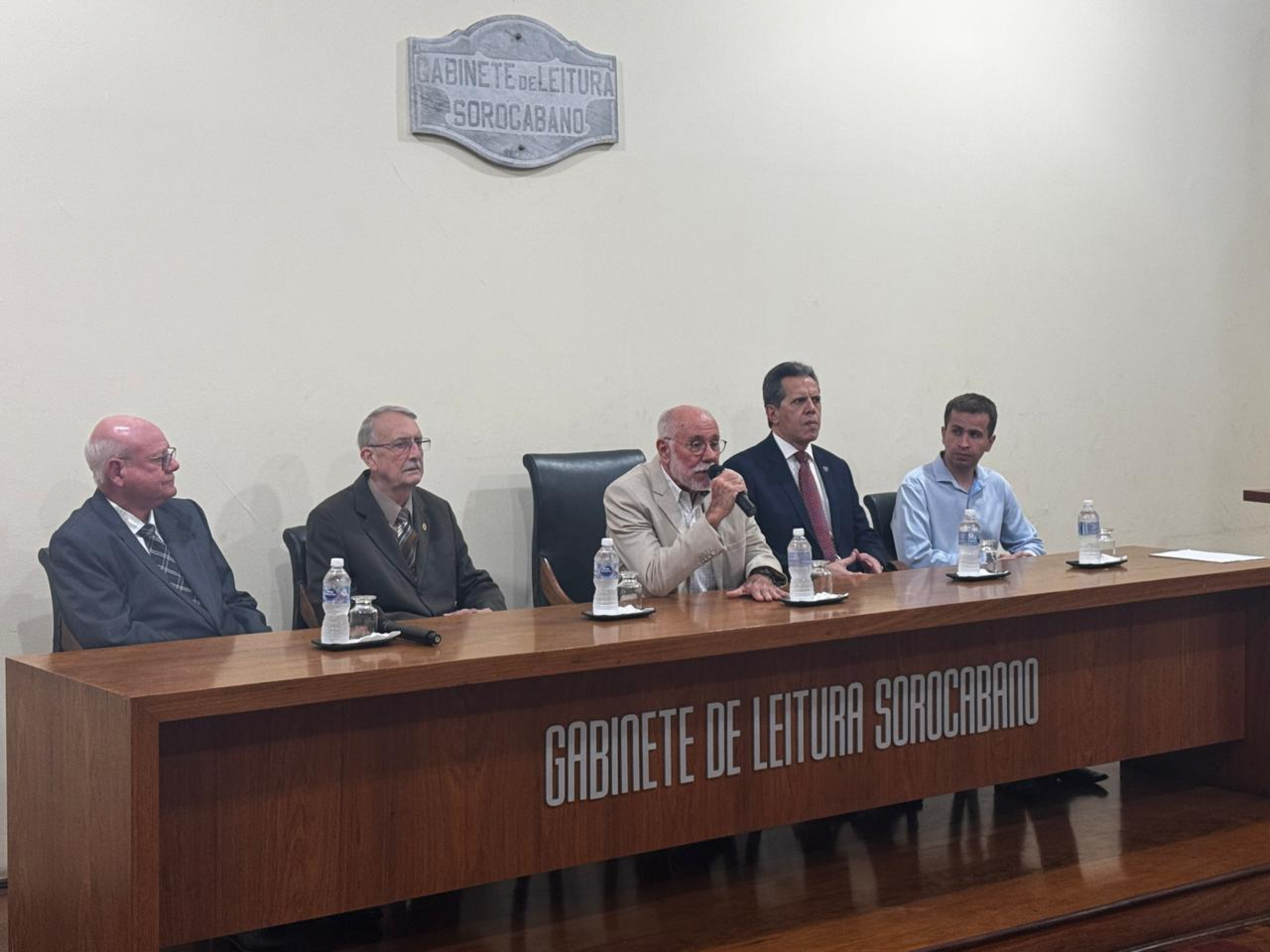 Sessão foi conduzida pelos presidentes dos institutos 