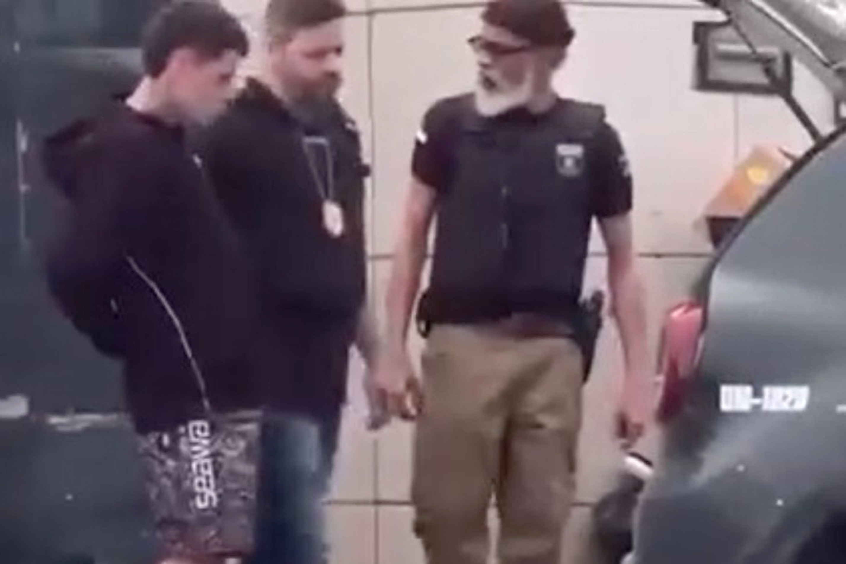 Derrite disse que Cayo (à esq.) vendia material infantil