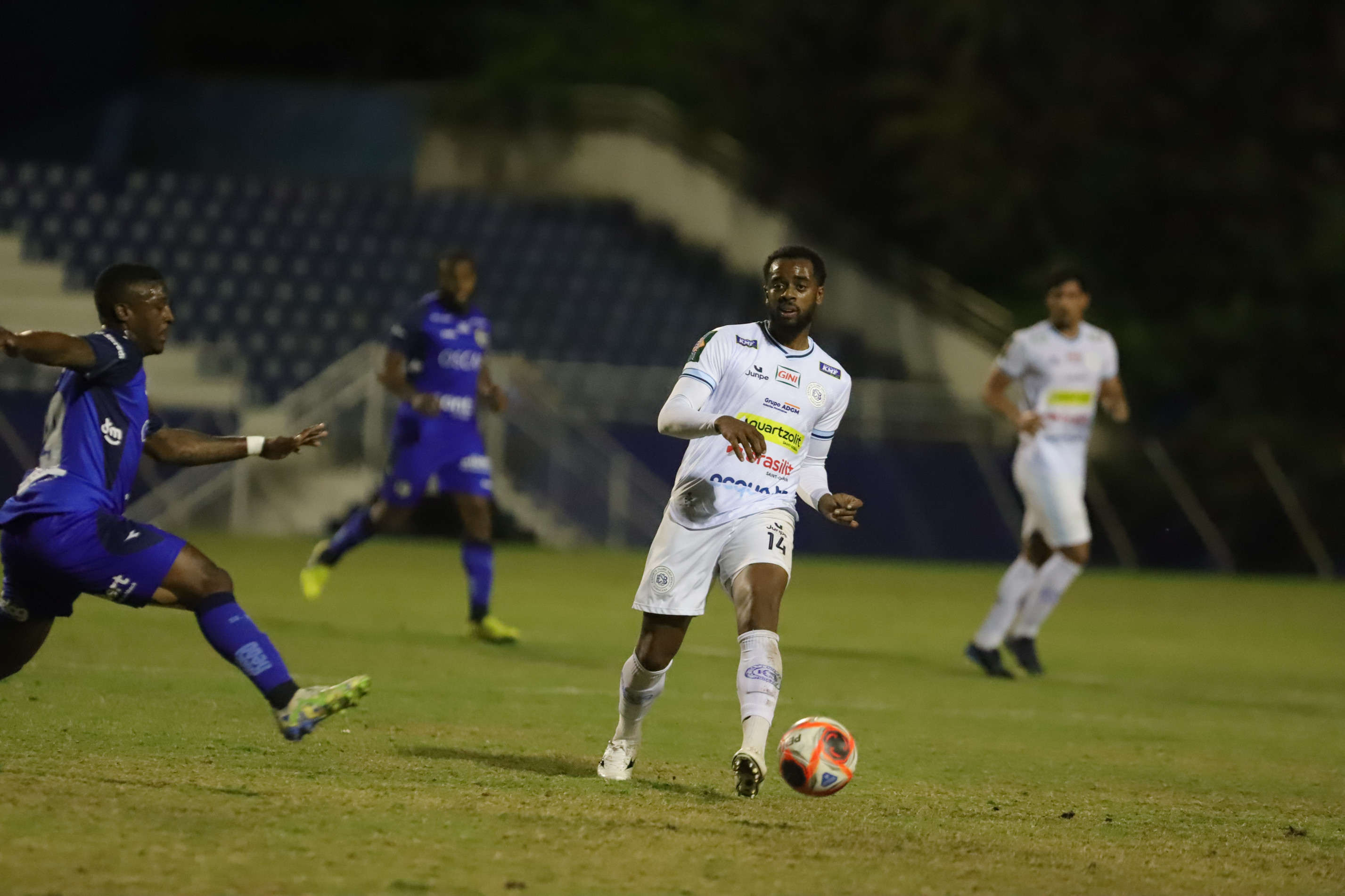 Aos 13 do segundo tempo Marco Gabriel abriu o placar para o São Bento