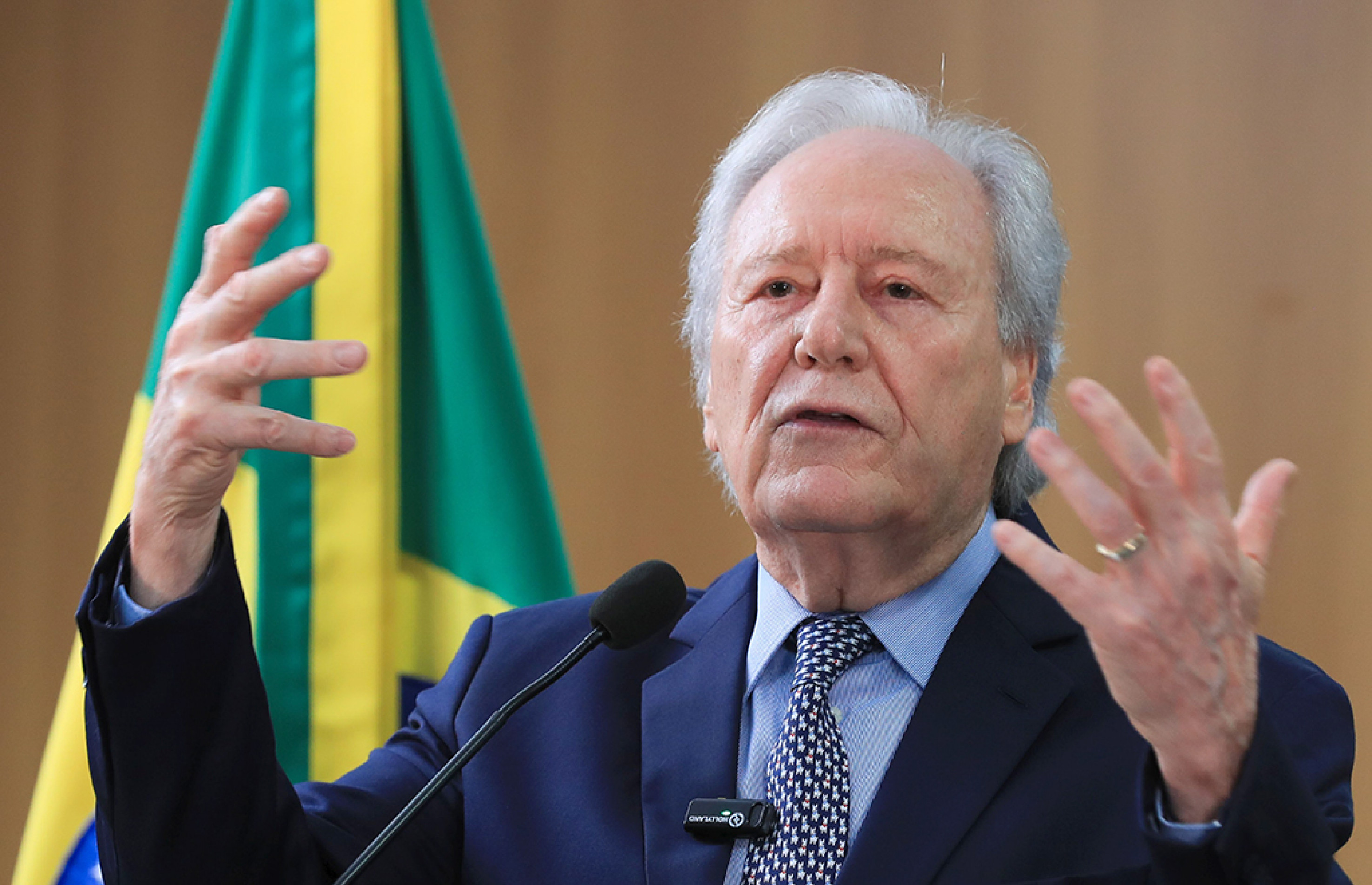 Atitude contra ministro foi contestada por Lula
