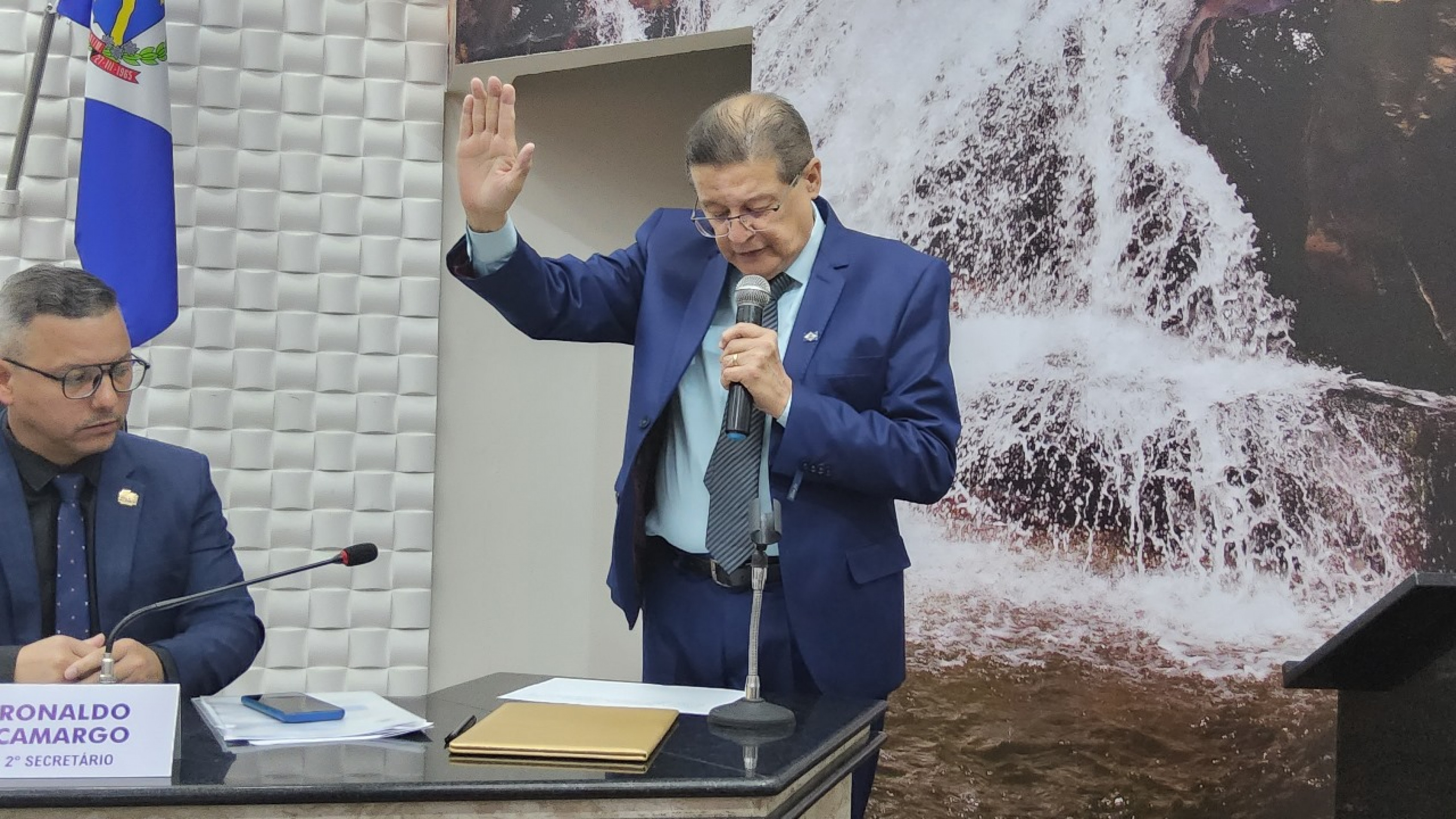 Dr. Luiz Carlos (PL) assumiu a cadeira após a perda de mandato do ex-vereador Adeilton Tiago dos Santos, conhecido como Ita (PRD), por decisão da Justiça.