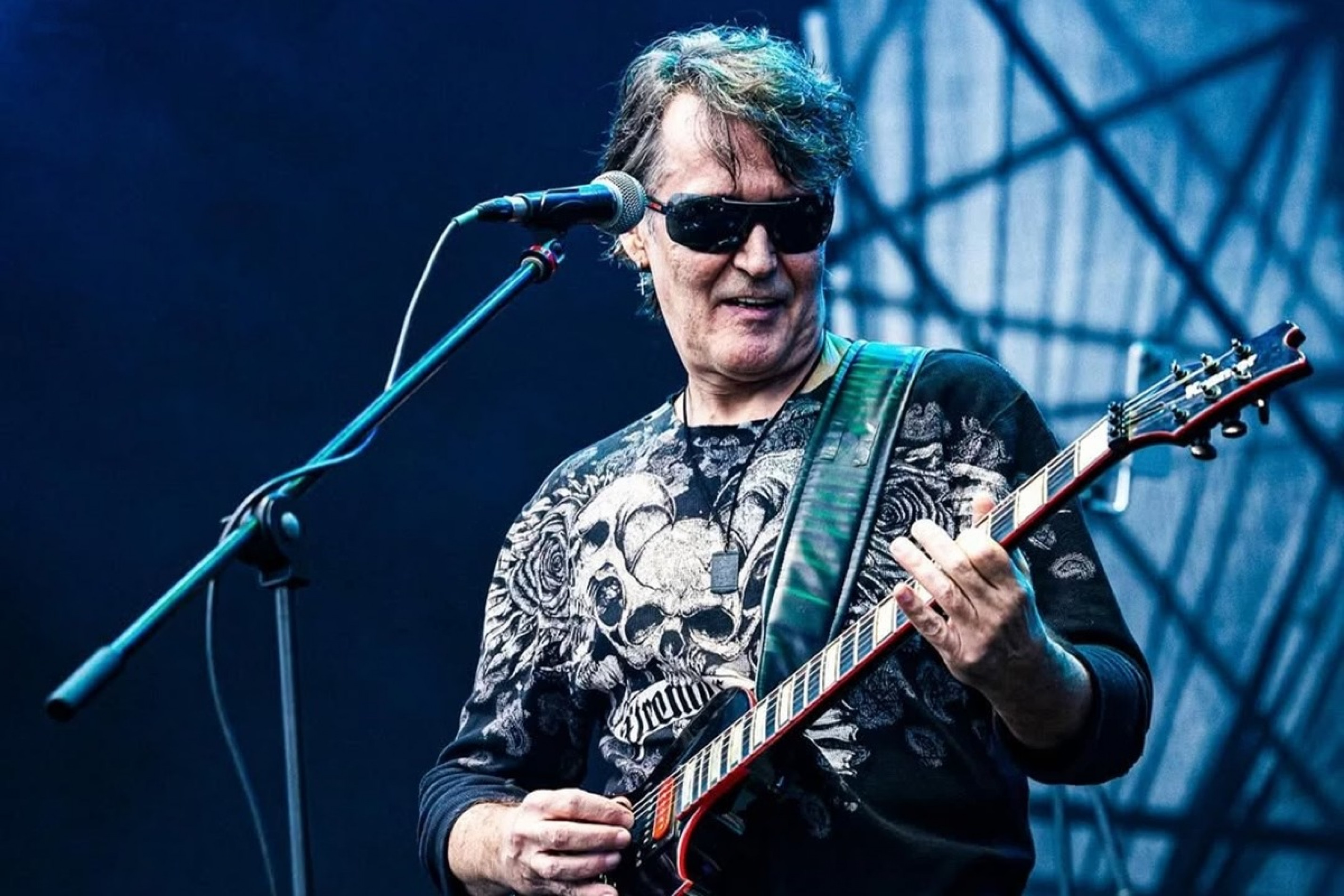 O guitarrista entrou na Blitz em 2005 e gravou com artistas como Gal Costa, Roberto Carlos e Cazuza