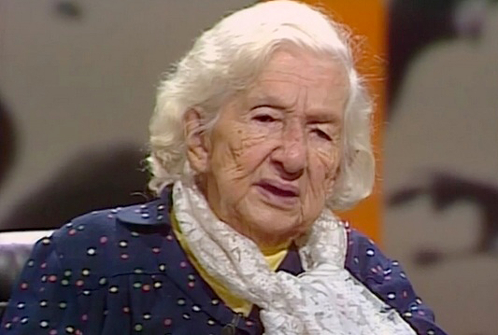 Ana Lins publicou seu primeiro livro aos 75 anos 