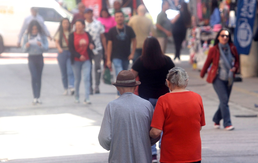 Tendência é de envelhecimento da população brasileira
