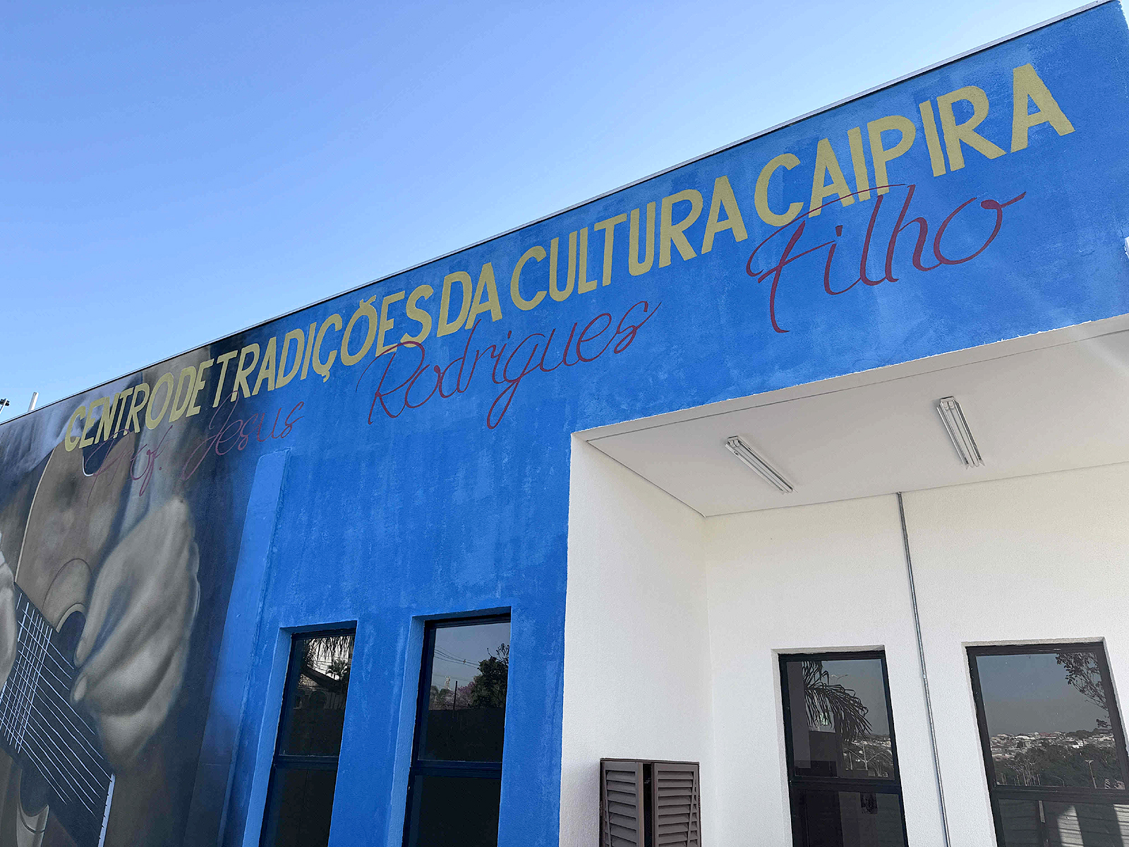 Prédio foi inaugurado em abril deste ano e segue... 
