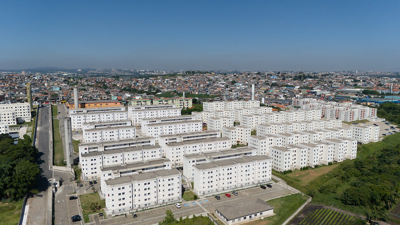 As famílias contempladas, com renda de até três salários mínimos, receberam subsídio estadual de R$ 13 mil