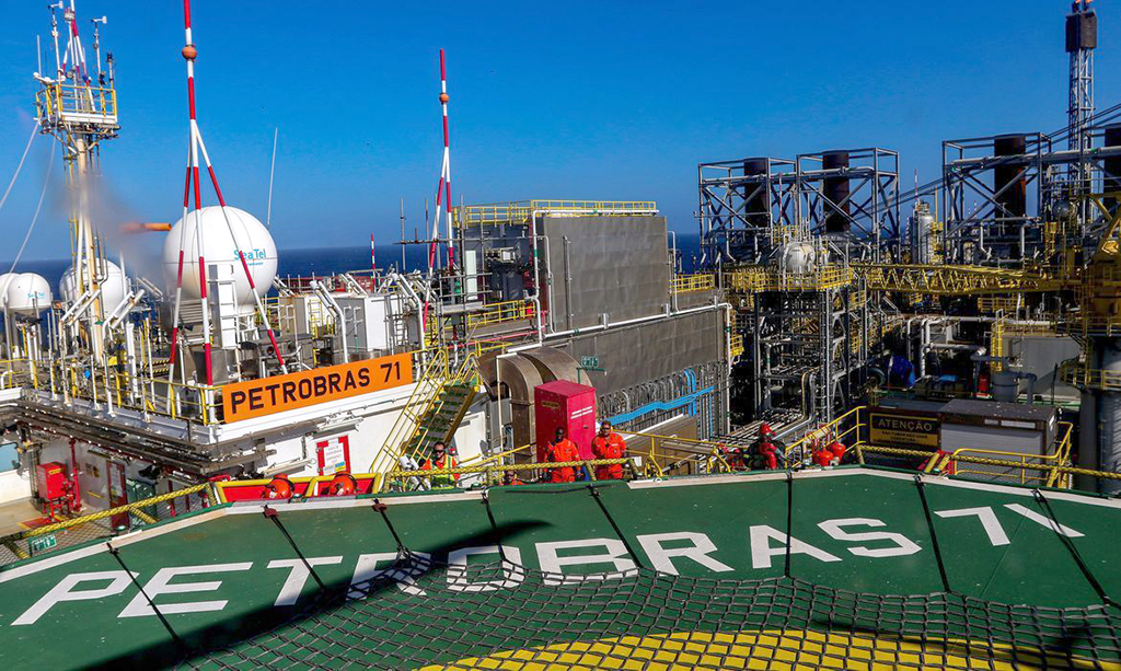 Navio-plataforma P-71 está instalado no campo de Itapu, no pré-sal da bacia de Santos

