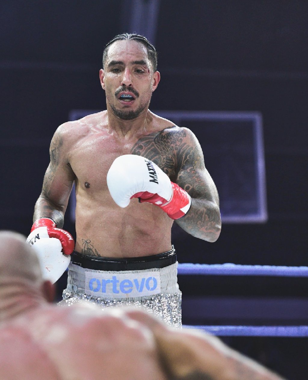 Bruno ‘The Hunta’ Cesar durante combate na noite de sábado: mandou o adversário para fora do ringue