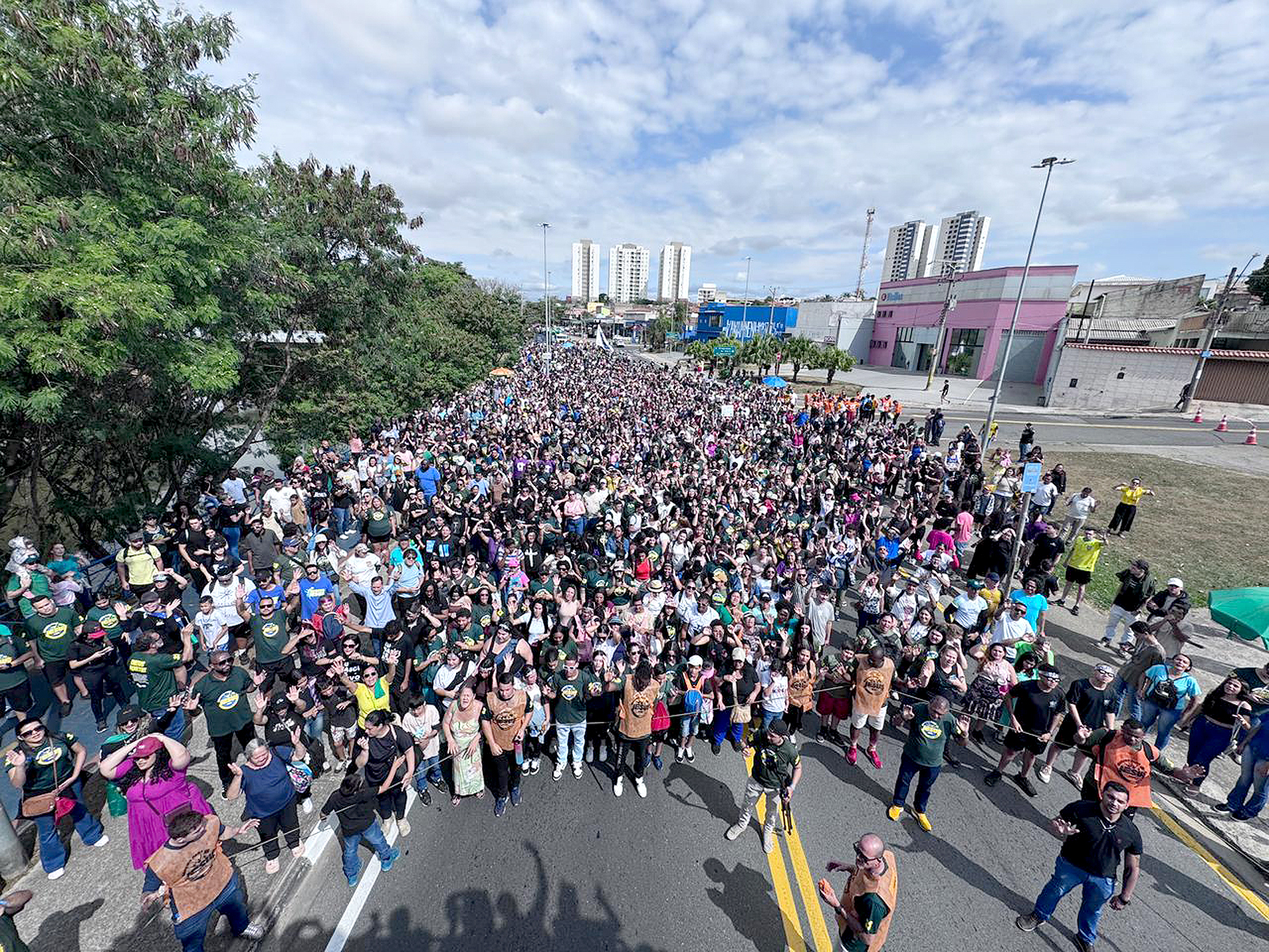 Crianças, jovens e idosos 