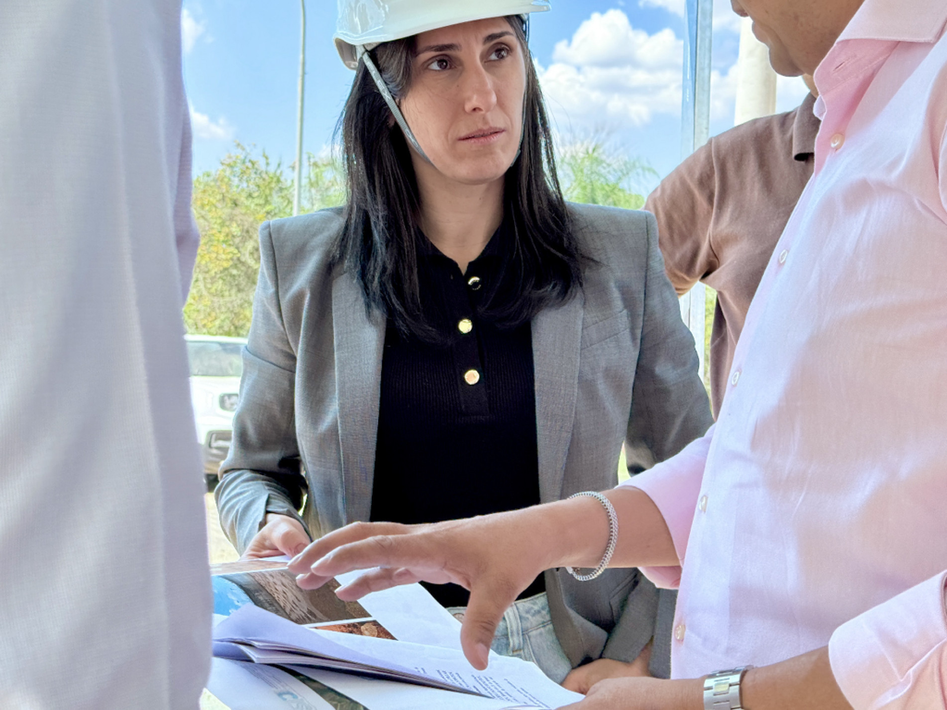 Natália Resende, secretária de Meio Ambiente, Infraestrutura e Logística de SP, acompanha obras do interior