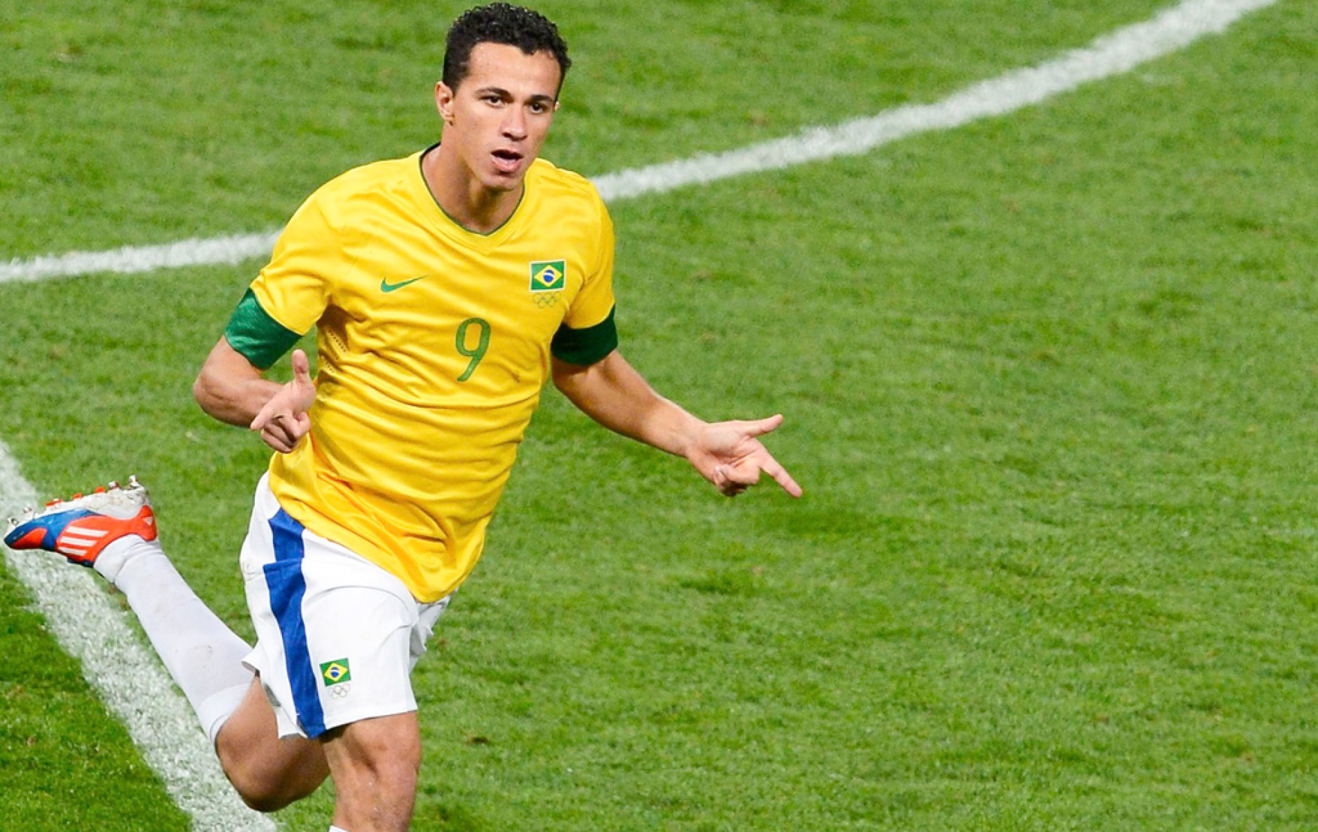 Centroavante, que vestiu a amarelinha nas Olimpíadas de Londres 2012, se aposentou recentemente: expectativa de público, patrocínio e valorização do campeonato