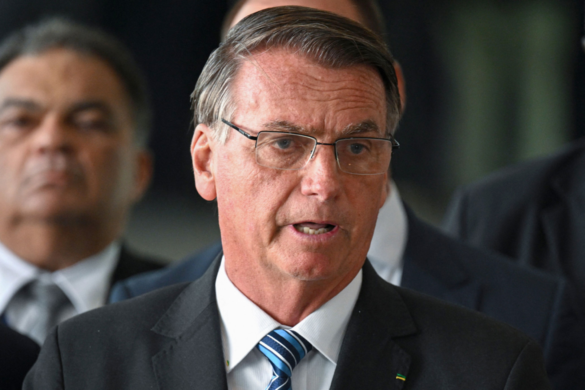 Ex-presidente apresenta melhora cl&iacute;nica nas &uacute;ltimas 24 horas, mas permanece em estado que exige cuidados intensivos
