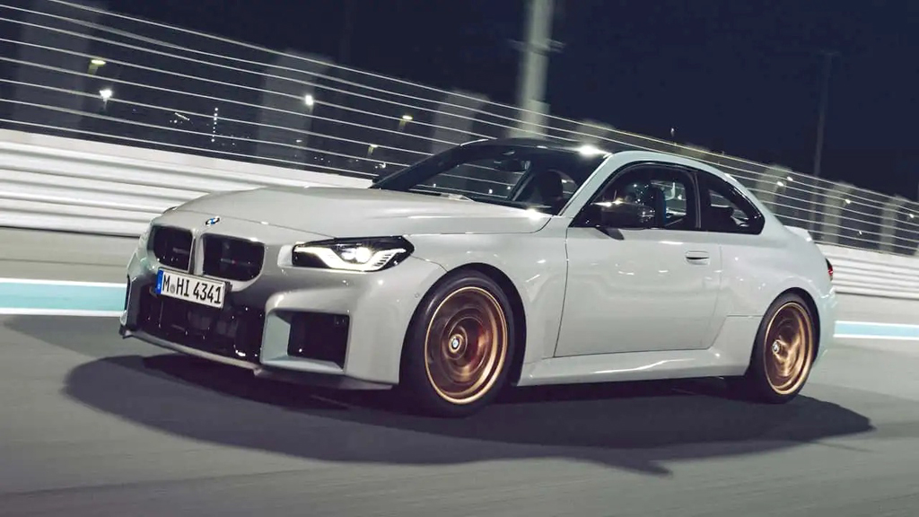 BMW confirmou a venda do M2 CS, a versão mais brava do esportivo, no Brasil ainda em 2025
