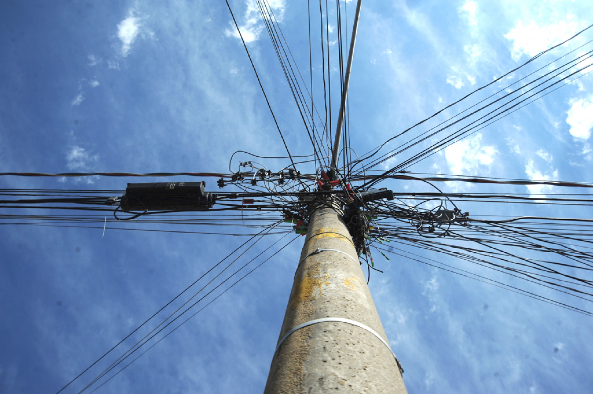 Práticas de furtar ou fraudar energia impactam diretamente a população provocando oscilações e interrupções no fornecimento, curtos-circuitos e até acidentes fatais
