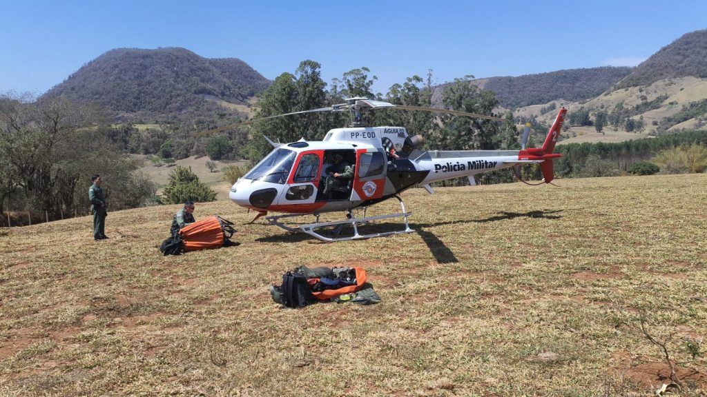 Para o controle das chamas, foram empenhadas 4 aeronaves, 3 helicópteros e 1 avião
