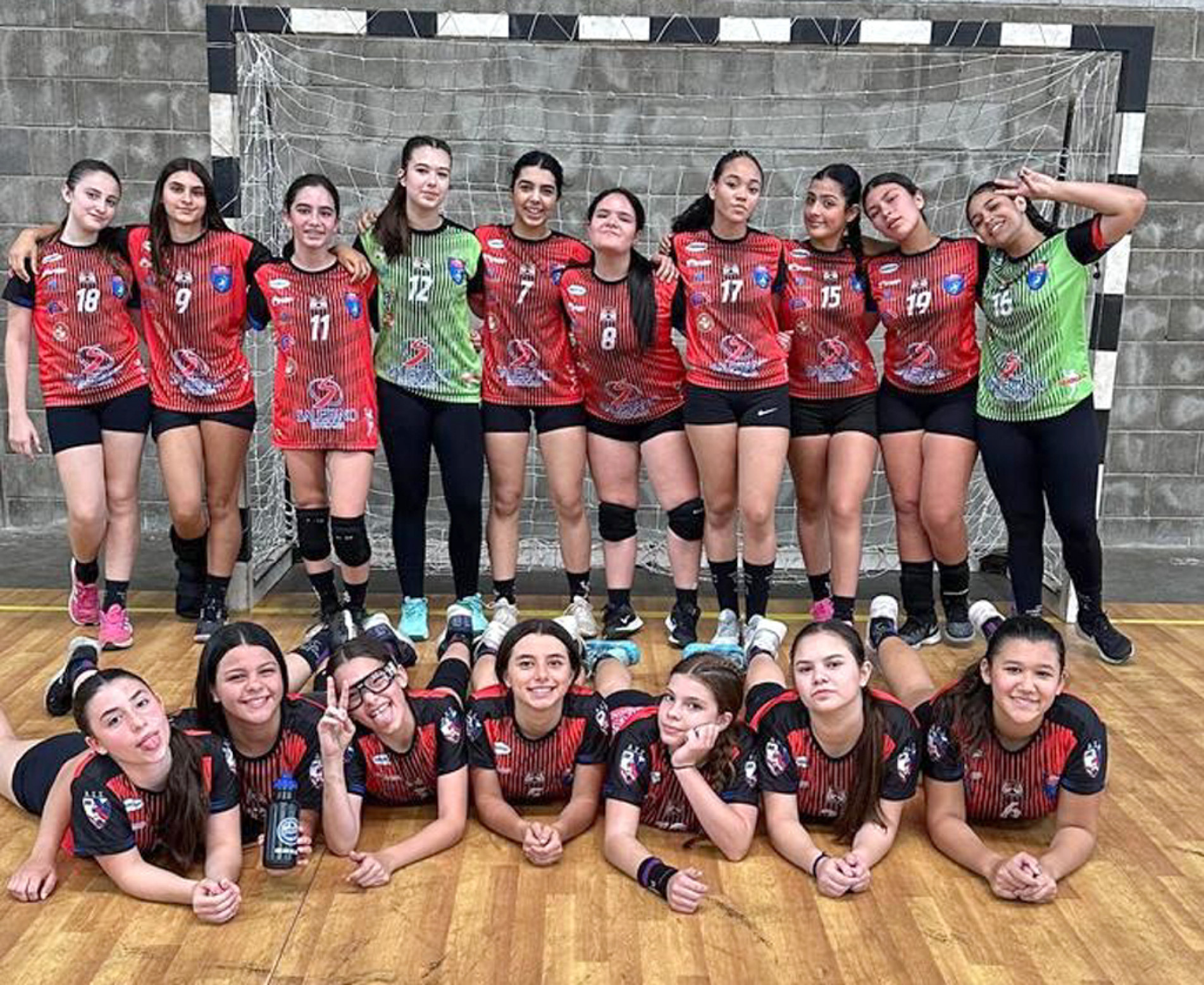 Jogadoras posam para a foto após vitória sobre Dois Córregos por 29 a 12: próximo compromisso será em 5 de outubro 

