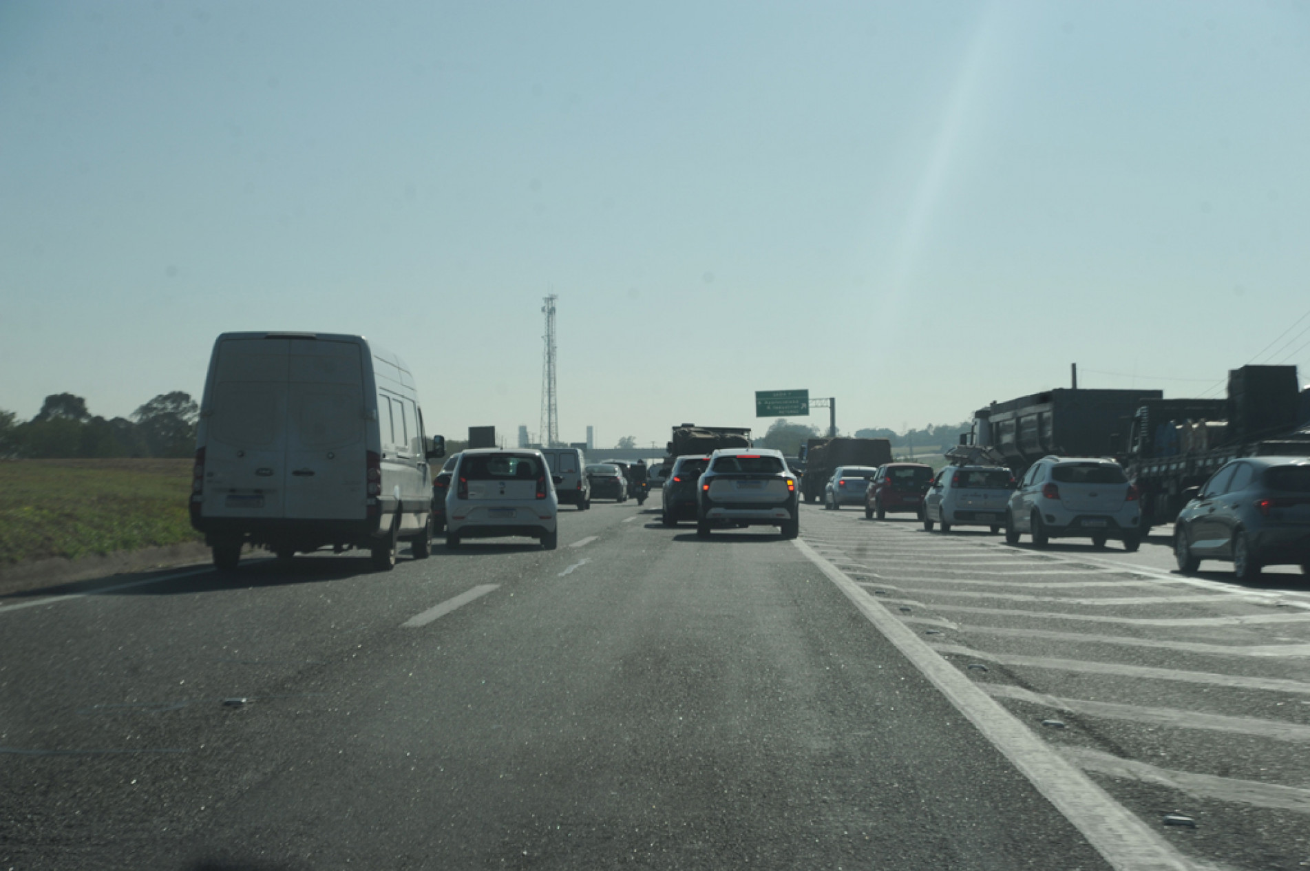 Rodovia é importante ligação de Sorocaba à Castello e tem congestionamentos diários