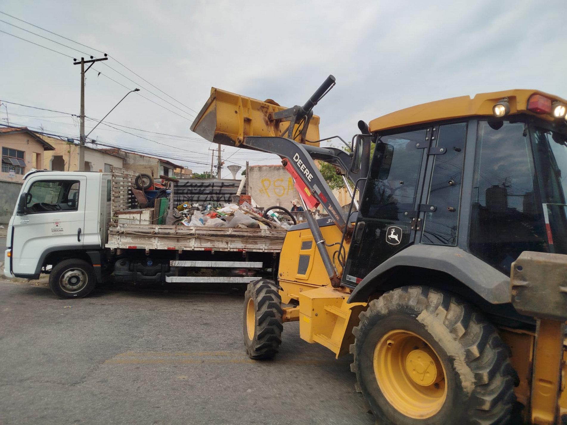 O local vinha sendo utilizado de modo inadequado como depósito de recicláveis