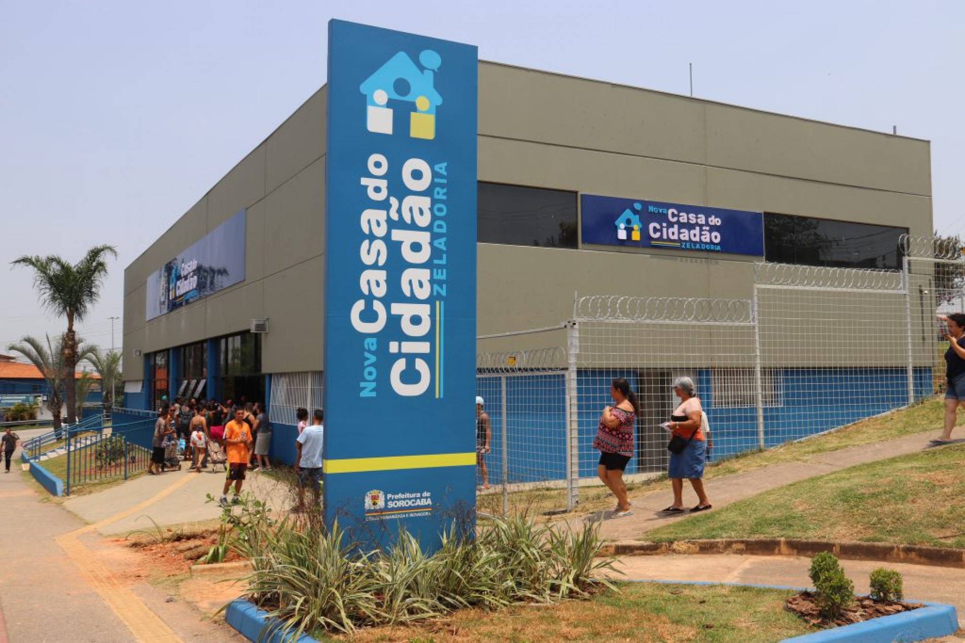 Atendimento está sendo organizado por ordem de chegada, com senhas manuais