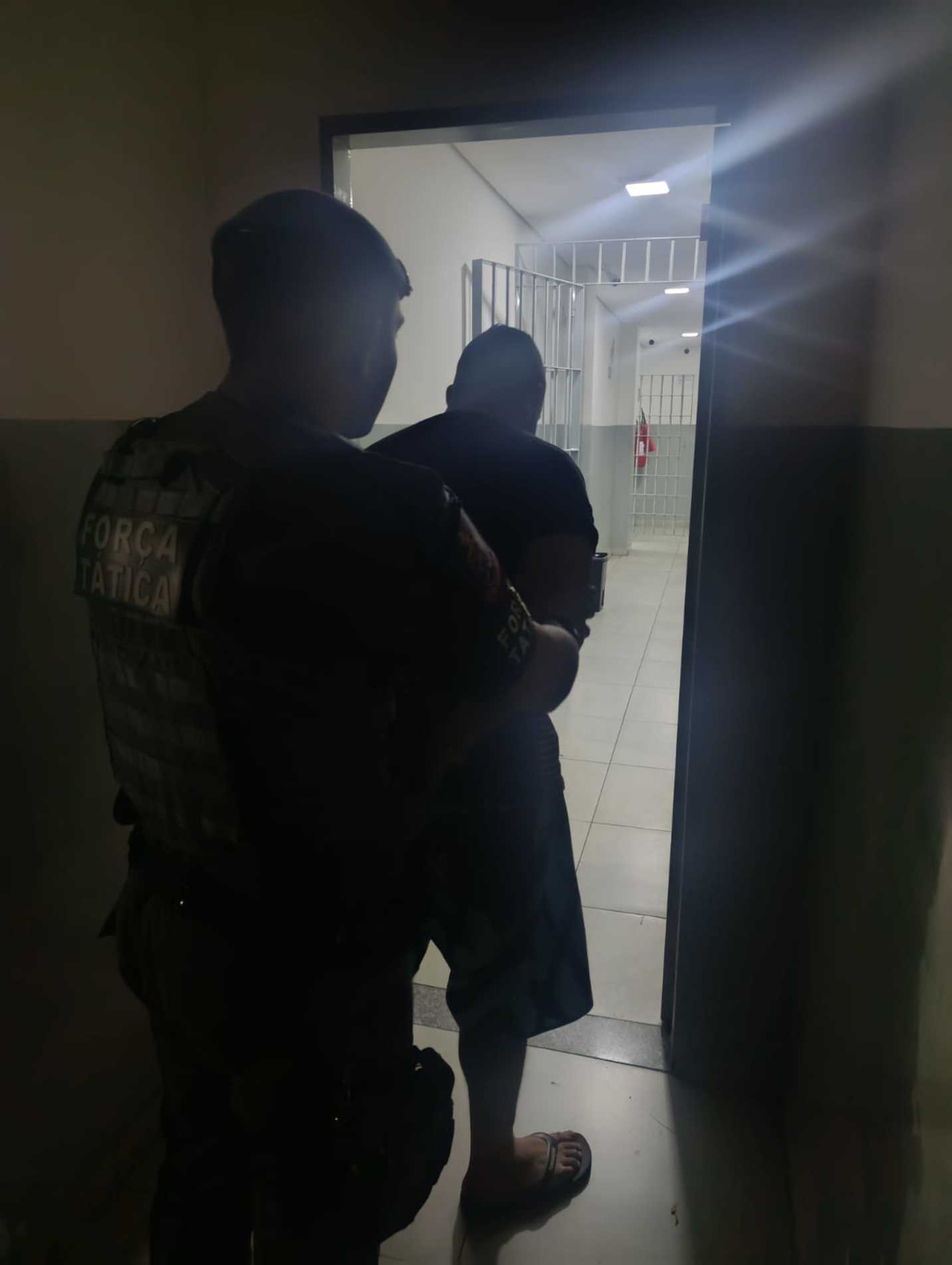 O caso foi encaminhado ao Plantão Policial, onde o suspeito permaneceu à disposição da Justiça