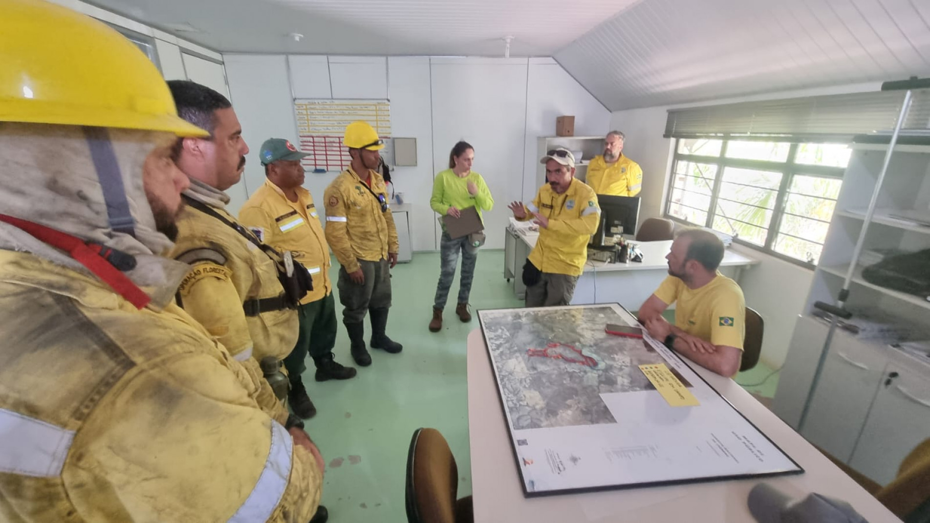 O  Instituto Chico Mendes de Conservação da Biodiversidade (ICMBio) segue com as ações de combate ao incêndio que atinge a Floresta Nacional de Ipanema (Flona)
