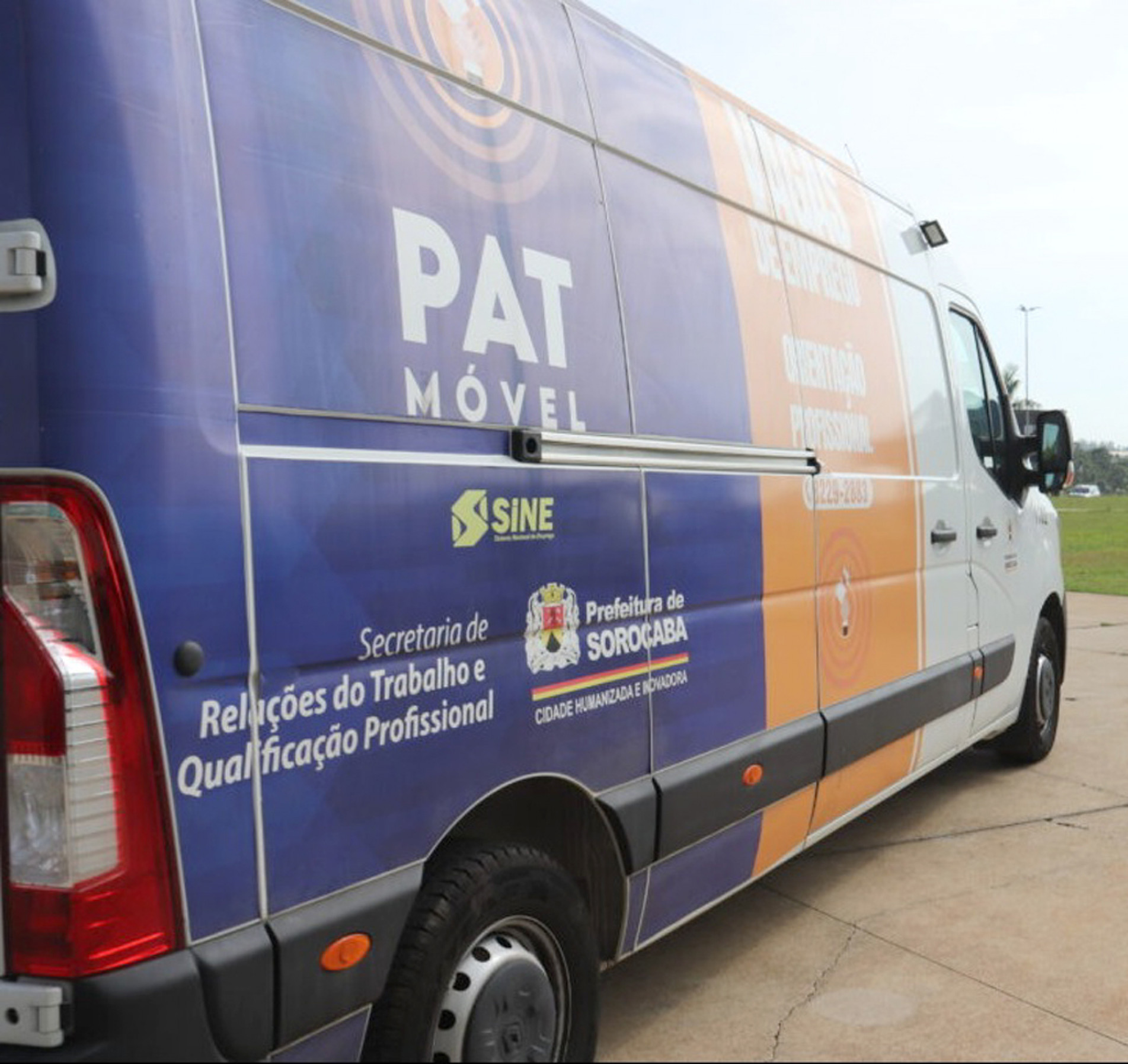 Ação ocorre mensalmente em diferentes instituições da cidade
