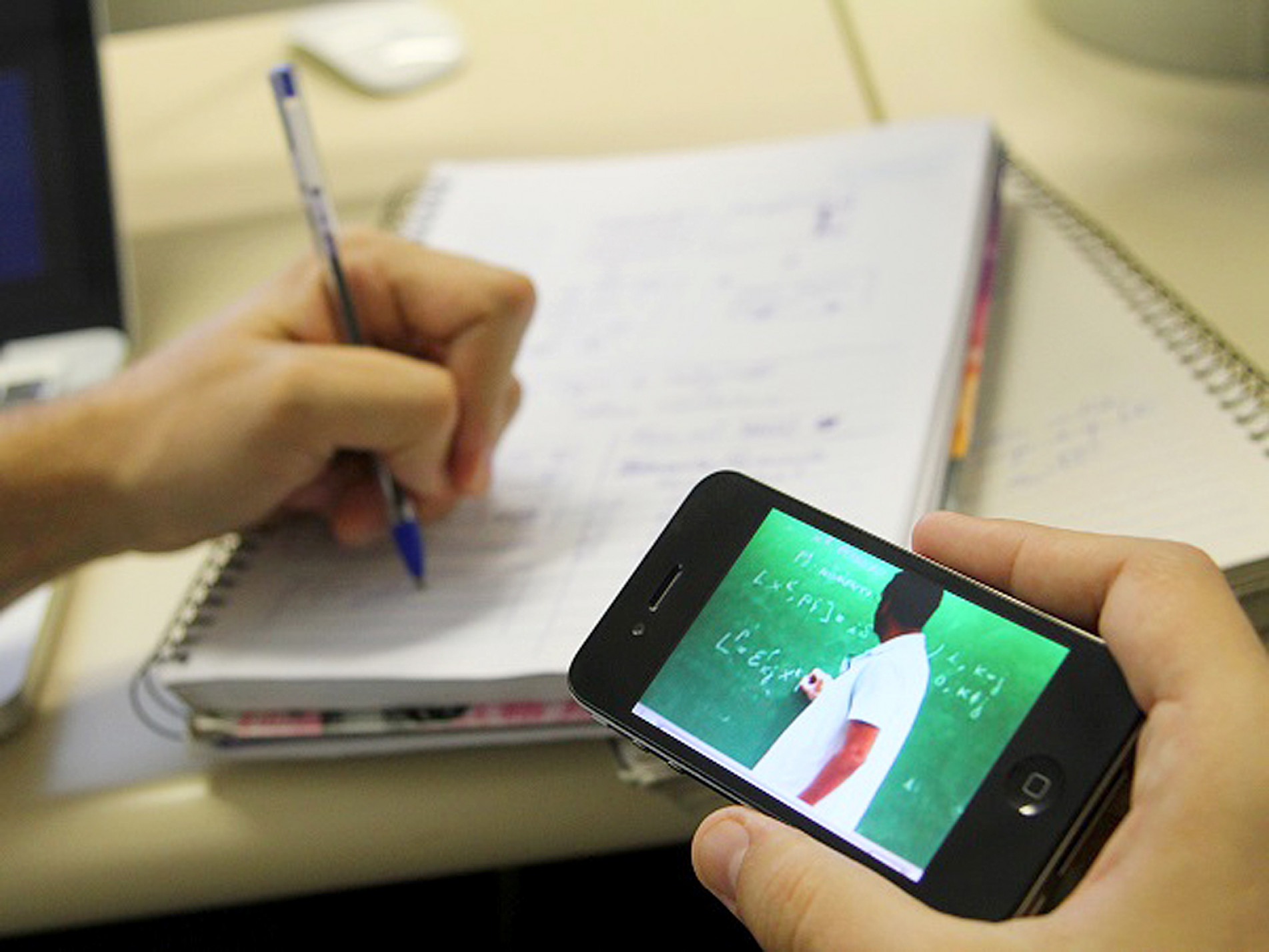 Há 5,1 milhões estudando
a distância no Brasil
