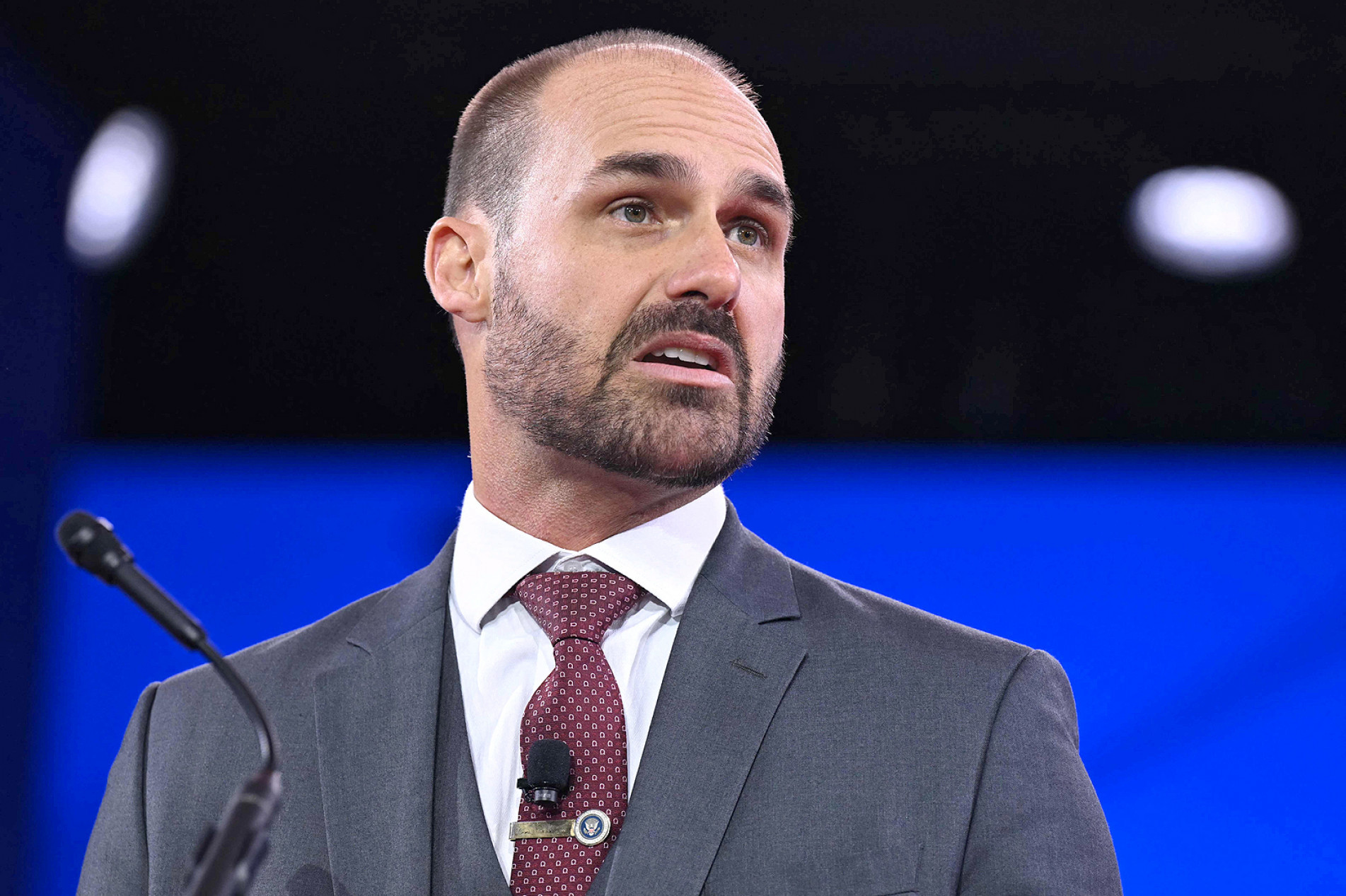 Deputado federal 
permanece nos EUA
