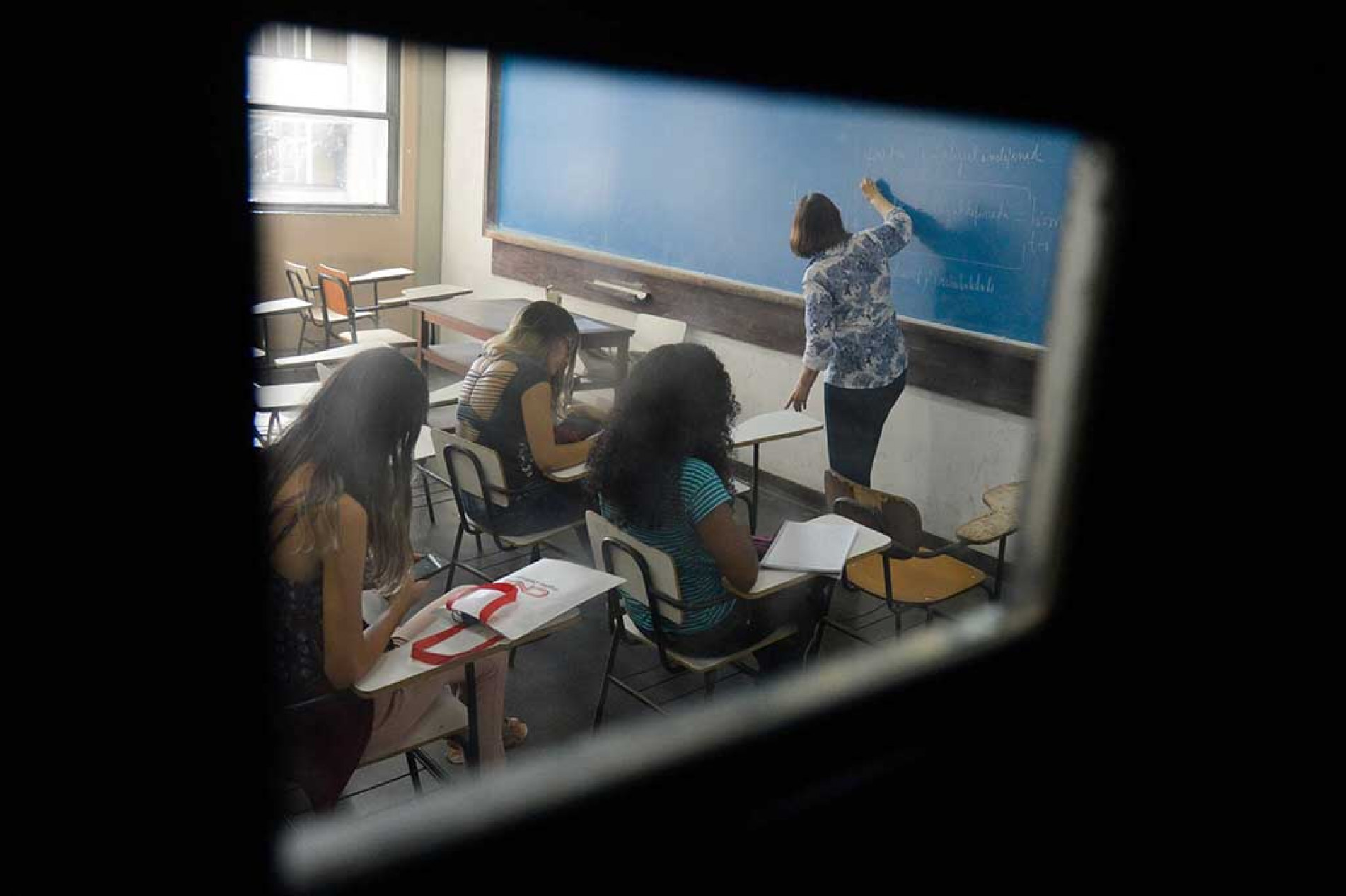 Dados preocupantes de agressões contra docentes motivam proposta legislativa
