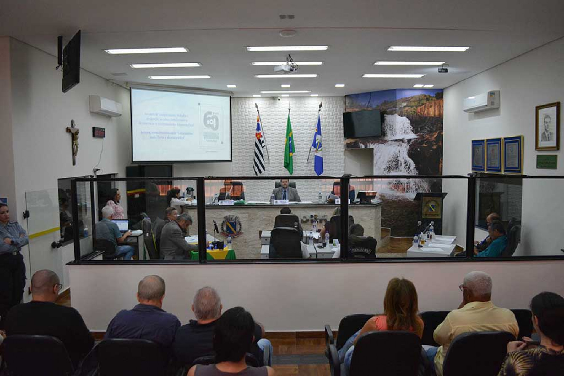 Sessão também discute emendas ao Plano Plurianual e flexibilização escolar para alunos com TEA
