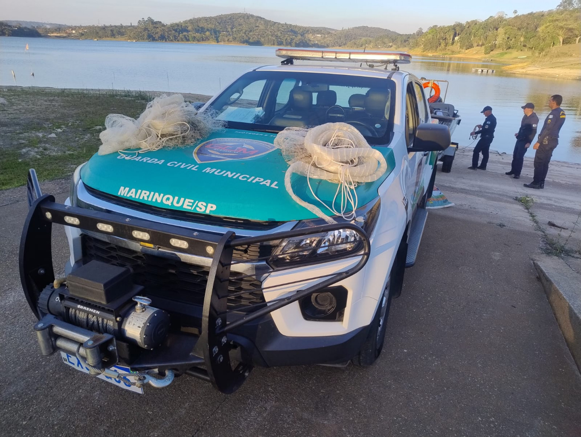 Redes de pesca foram recolhidas durante operação das Guardas Municipais na represa de Itupararanga