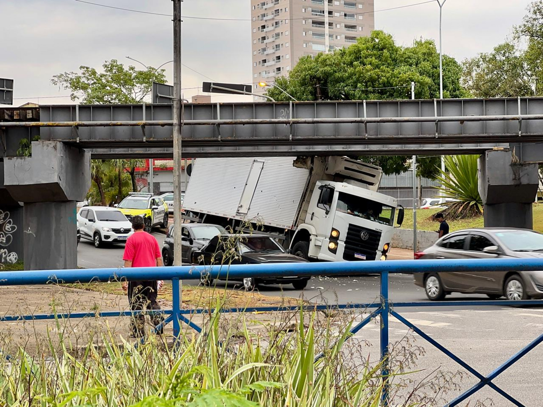 O acidente ocorreu por volta das 15h30 de hoje (22)