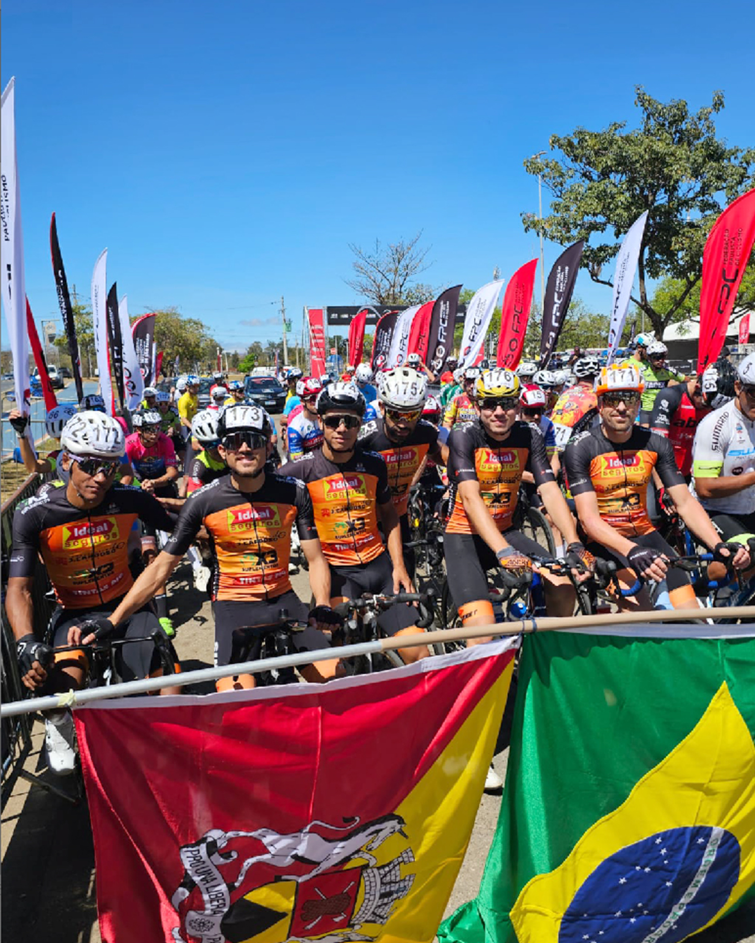 Representantes da cidade completam a prova de 320 quilômetros, dividida em quatro etapas
