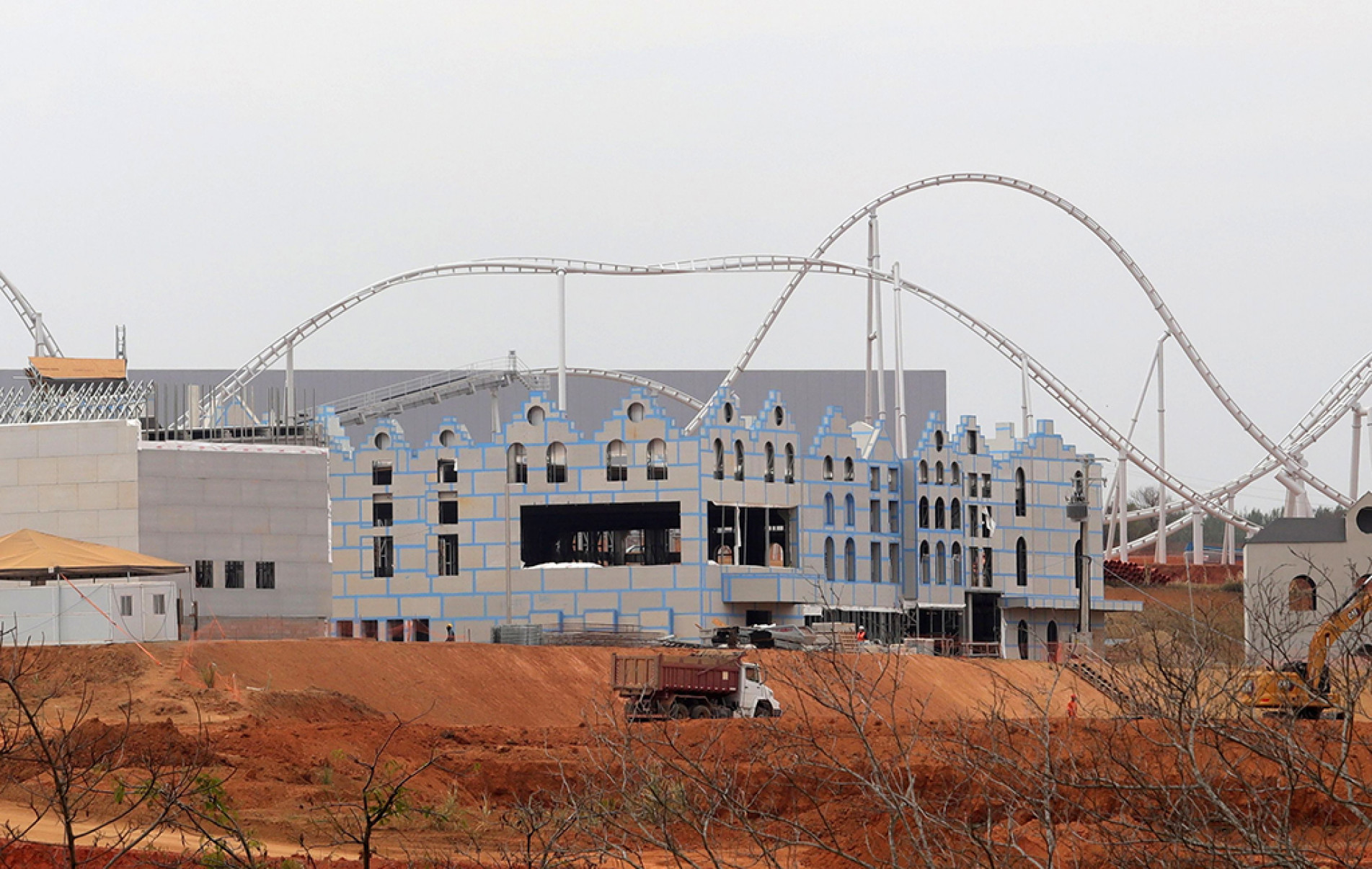 Além das cinco áreas temáticas do parque e o city walk (área com restaurantes, lojas, etc), o projeto também prevê hotel e shopping center; tendência é aumentar os comércios na região
