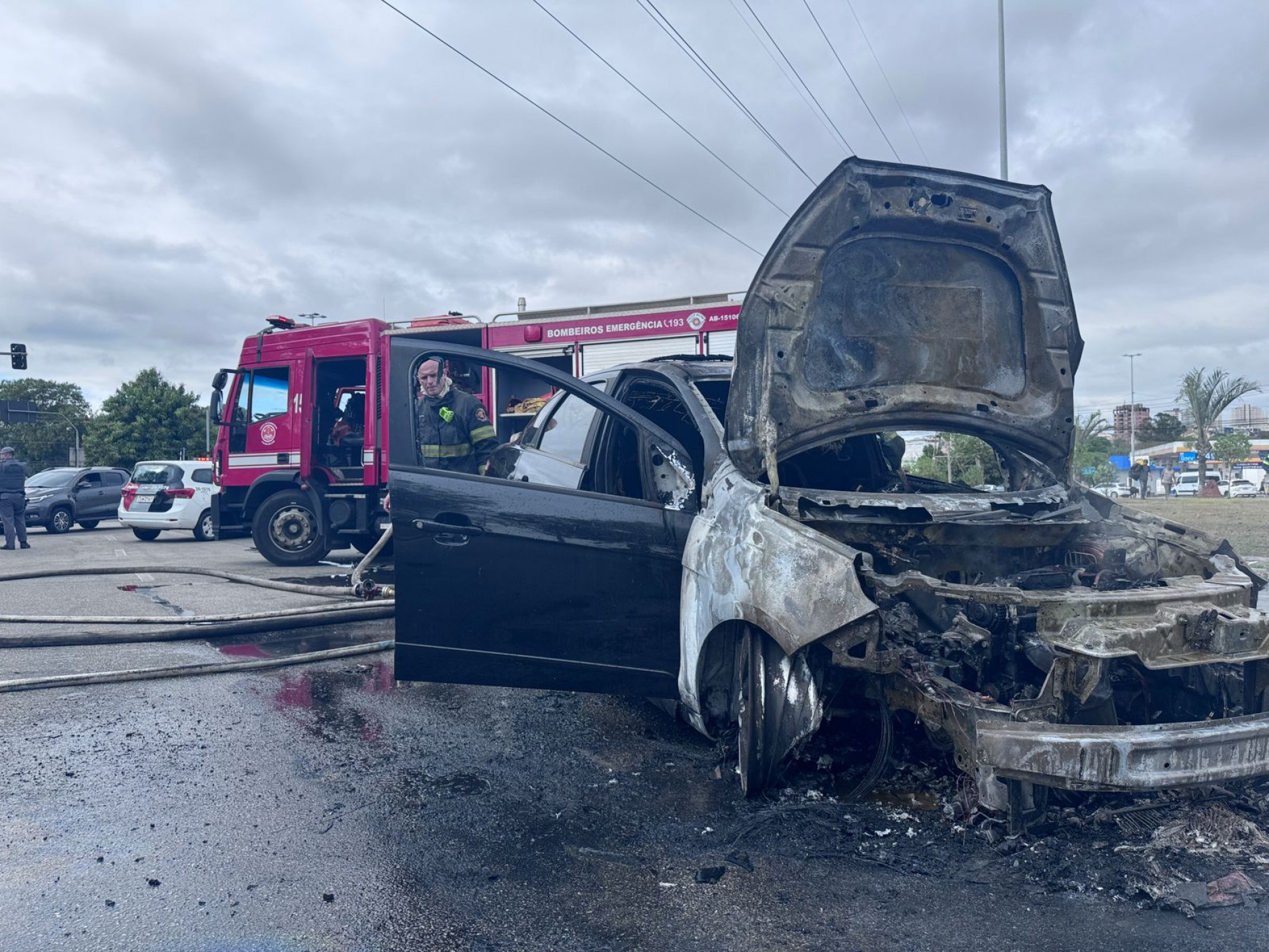 Corpo de Bombeiros já esteve no local e conteve o fogo