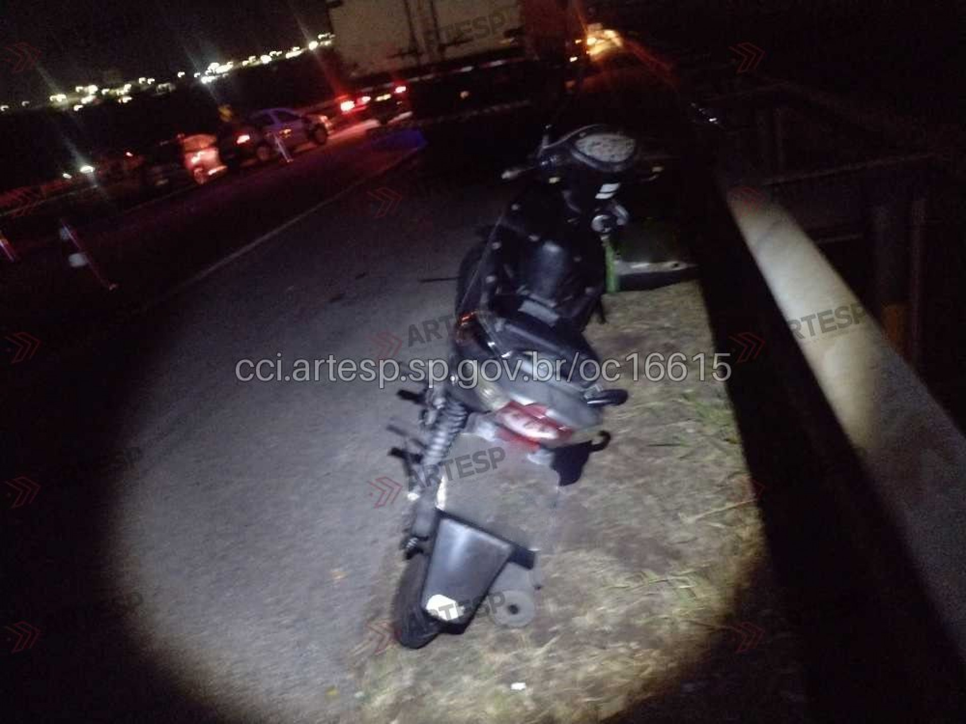 Os veículos foram removidos pelo guincho para a base da Polícia Rodoviária