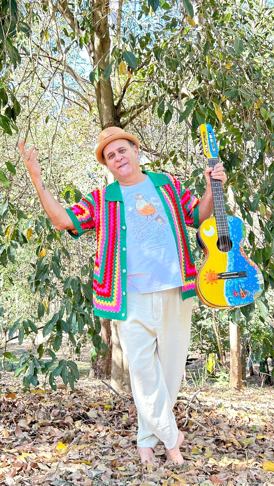  Cantor e compositor destaca a riqueza da cultura nacional e ritmos presentes no imaginário popular
