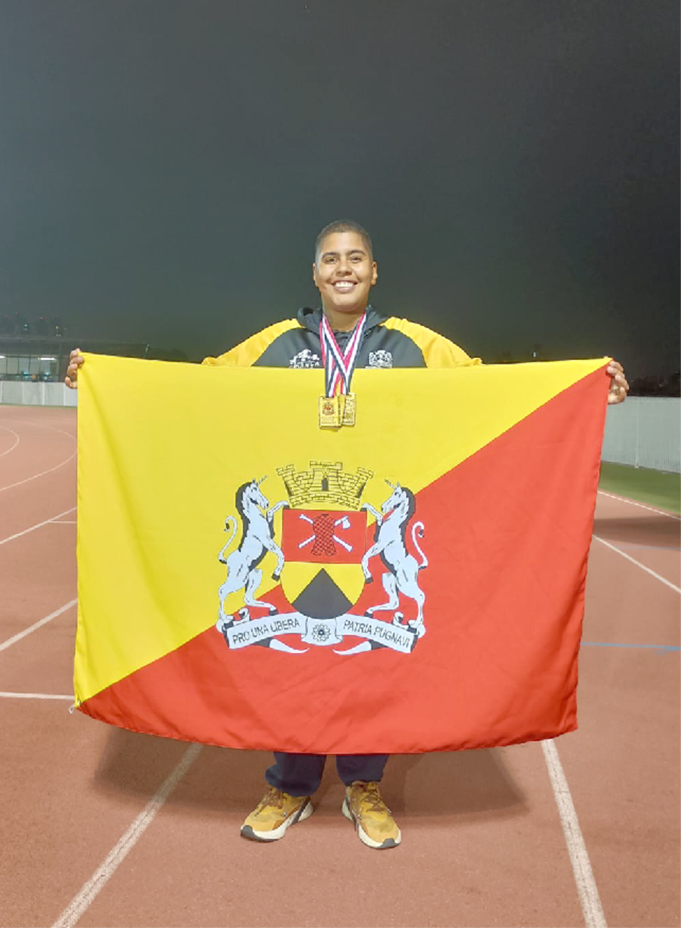Atleta de 30 anos hoje vive da modalidade e já é recordista brasileira na classe F64
