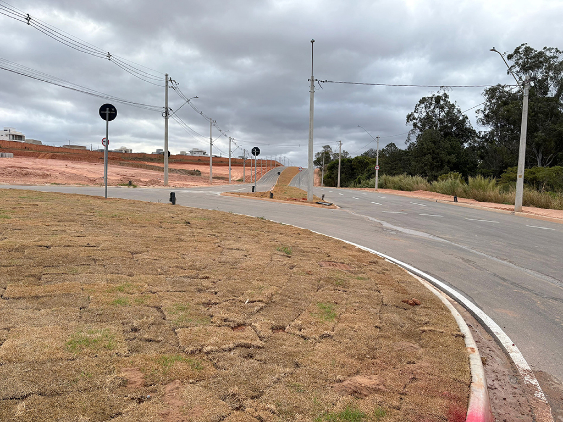 Novo acesso tem 1,77 quilômetro e conta com iluminação
