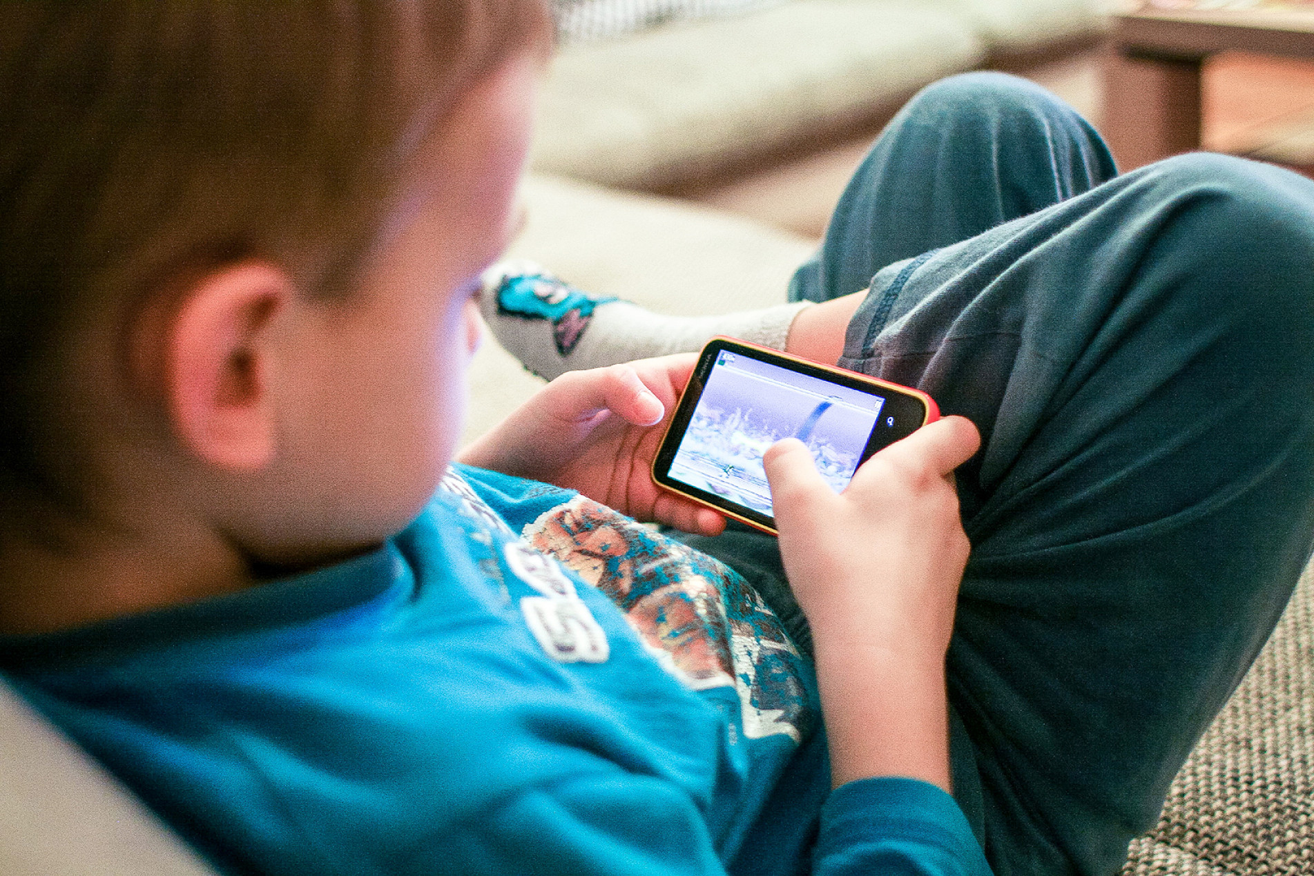 Legislação estabelece obrigações para Apps, games e redes sociais, como verificação de idade confiável, ferramentas de supervisão familiar e resposta ágil a conteúdos ilícitos

