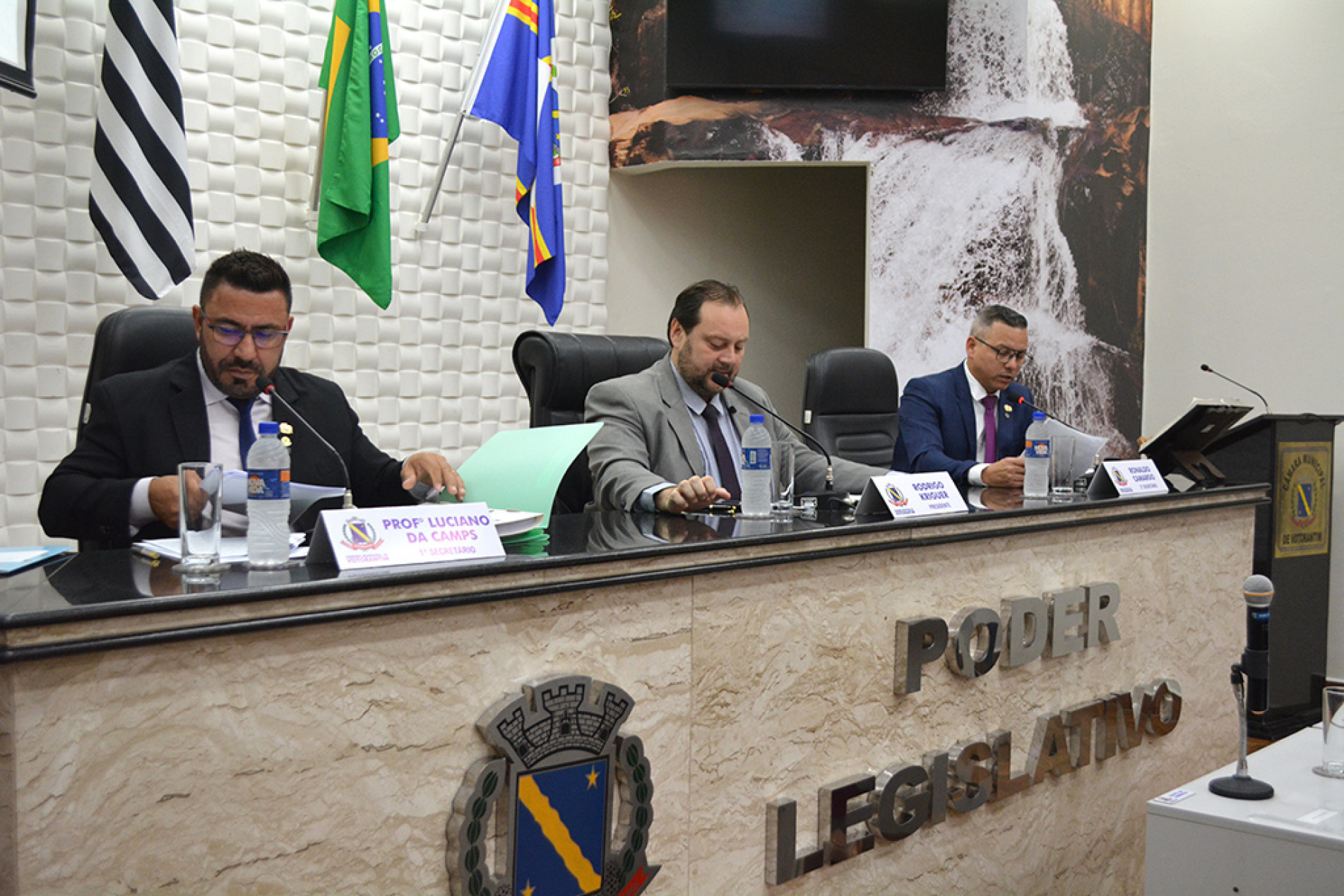 Vereadores estarão em sessão, a partir das 9h, com o objetivo de apreciar diversas matérias
