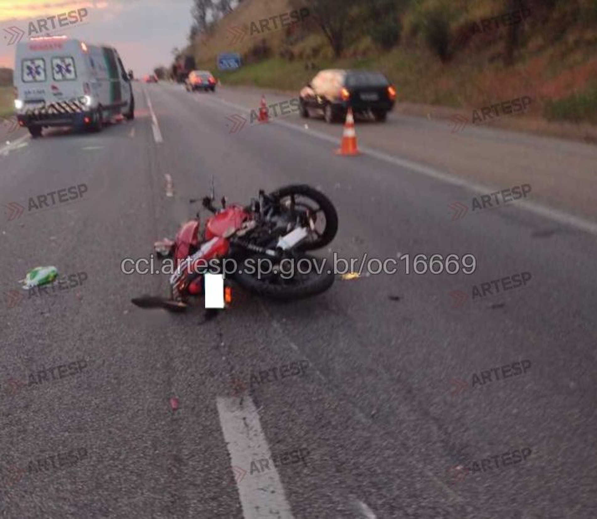 A moto foi removida para a base da Polícia Rodoviária