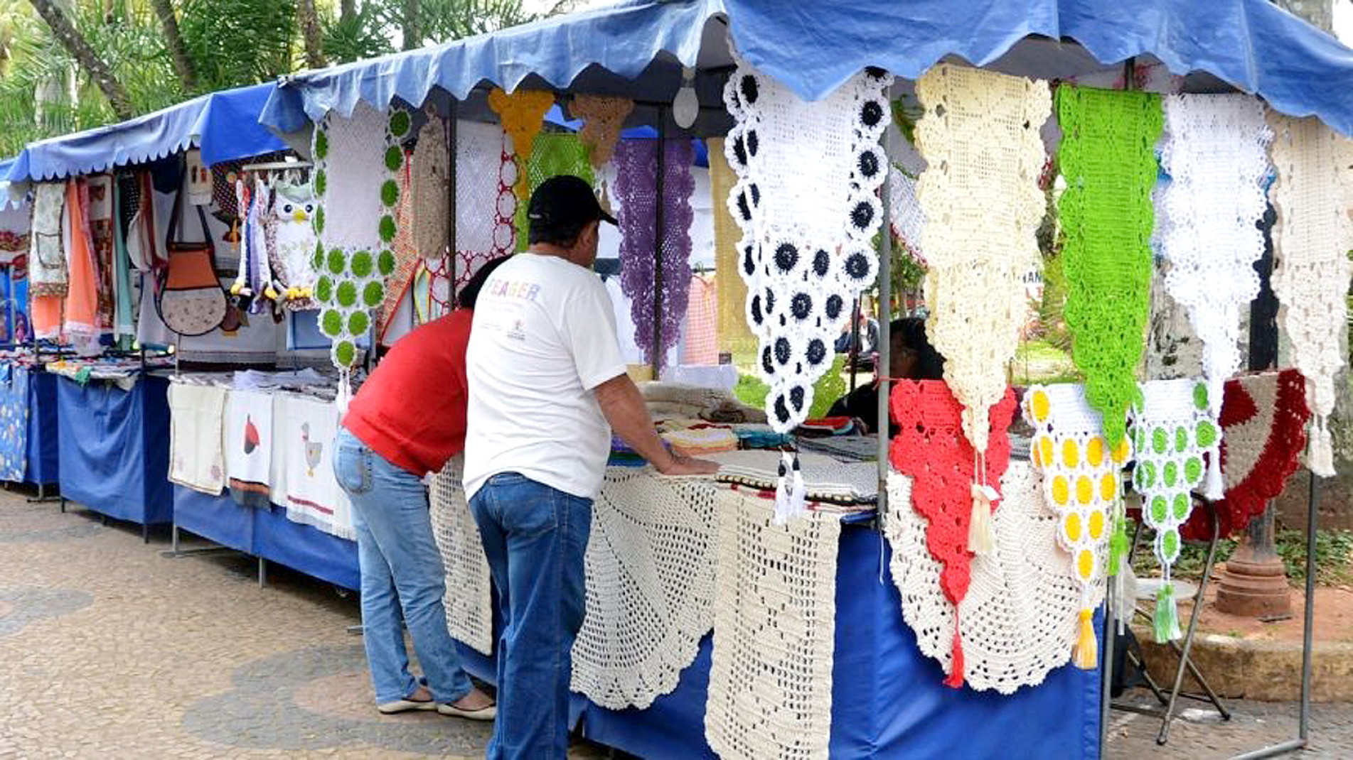 Evento reúne crochê, tricô, 
bijuterias, peças em couro e muito mais