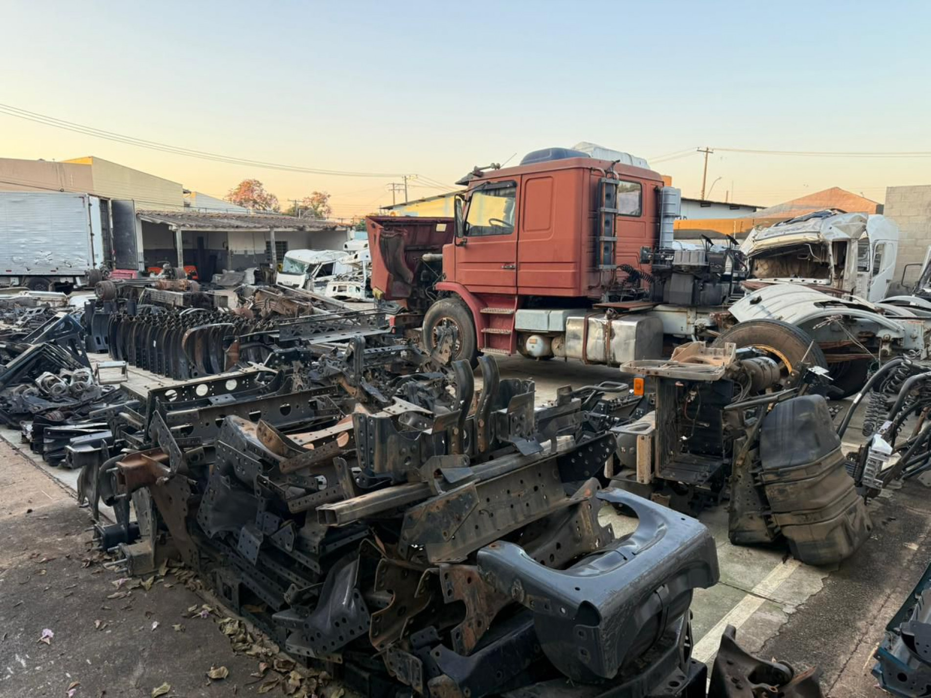 Foi identificada uma organização criminosa armada, cujos integrantes são especializados no roubo de caminhões